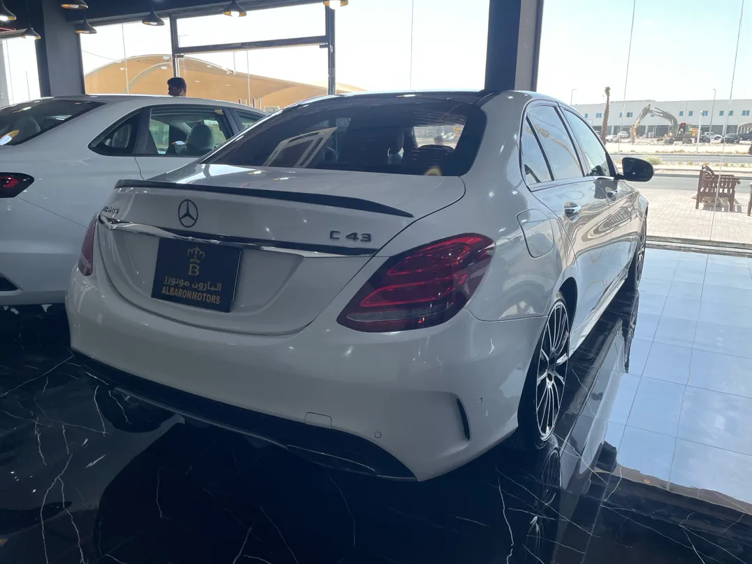 Mercedes-Benz C-Class Sedan 43 AMG 2017 - Image 2