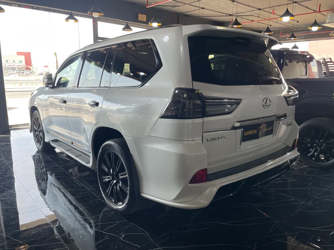 Lexus LX 570 S Black Edition 2017 - Image 2