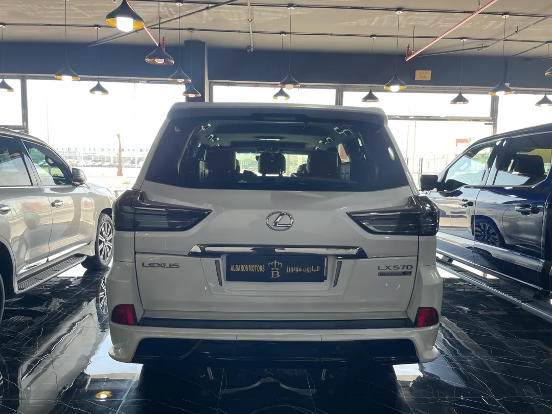 Lexus LX 570 S Black Edition 2017 - Image 3
