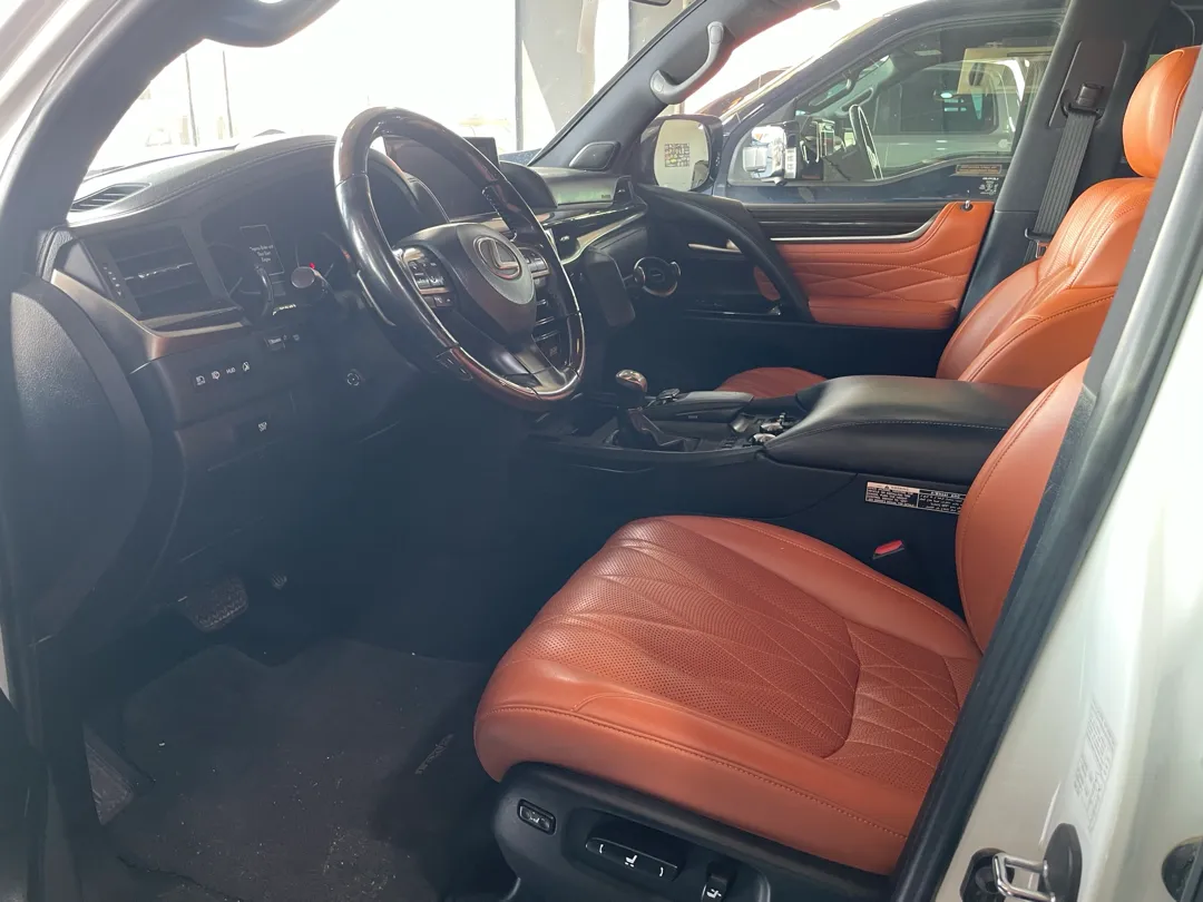 Lexus LX 570 S Black Edition 2017 - Image 4