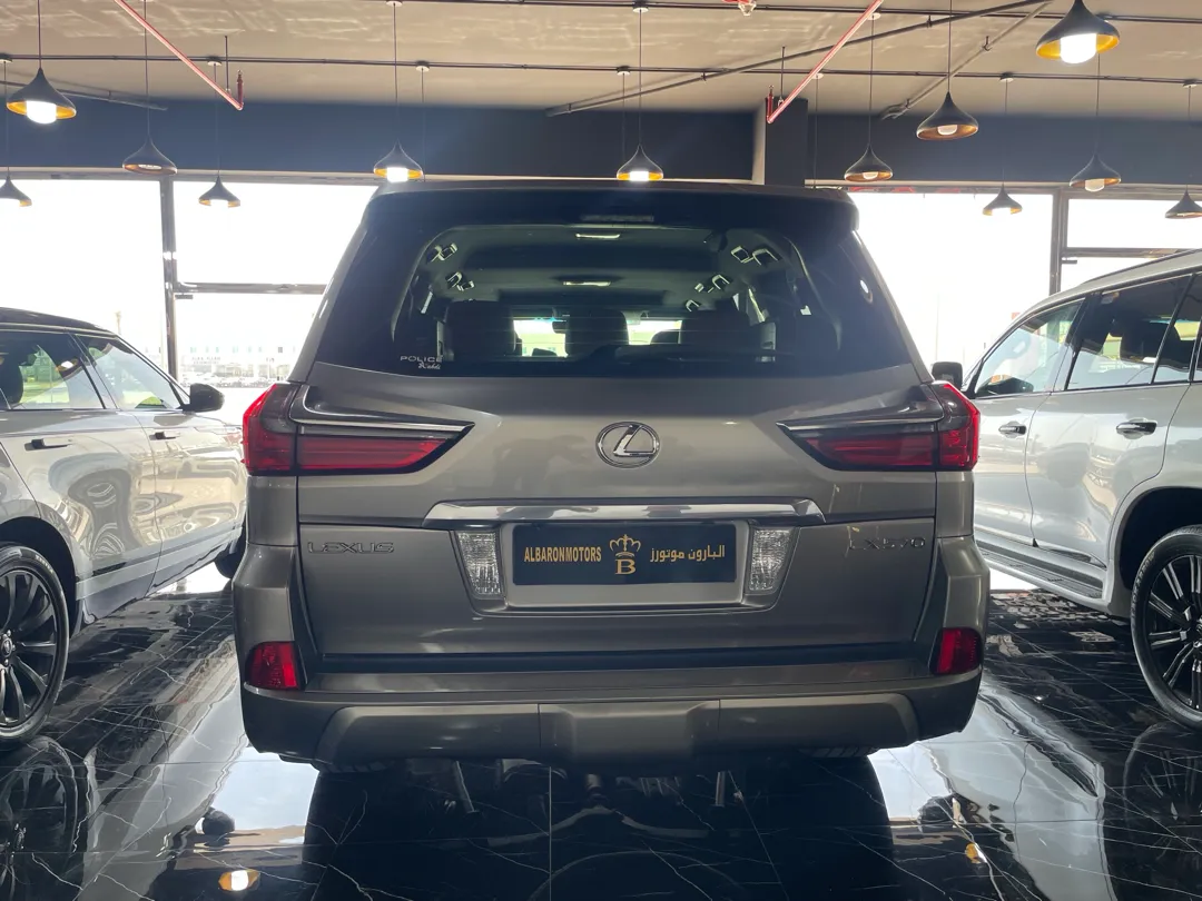 Lexus LX 570 2016 - Image 3