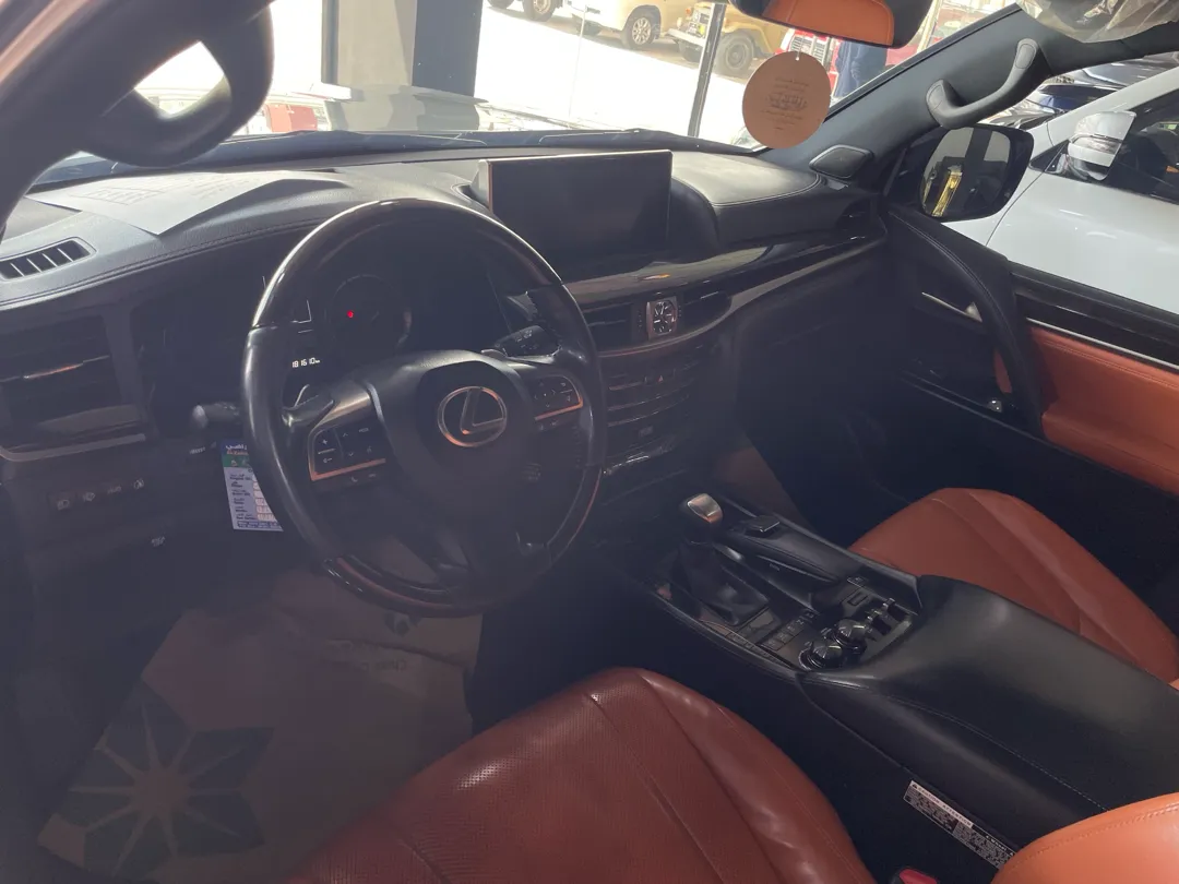 Lexus LX 570 2016 - Image 4
