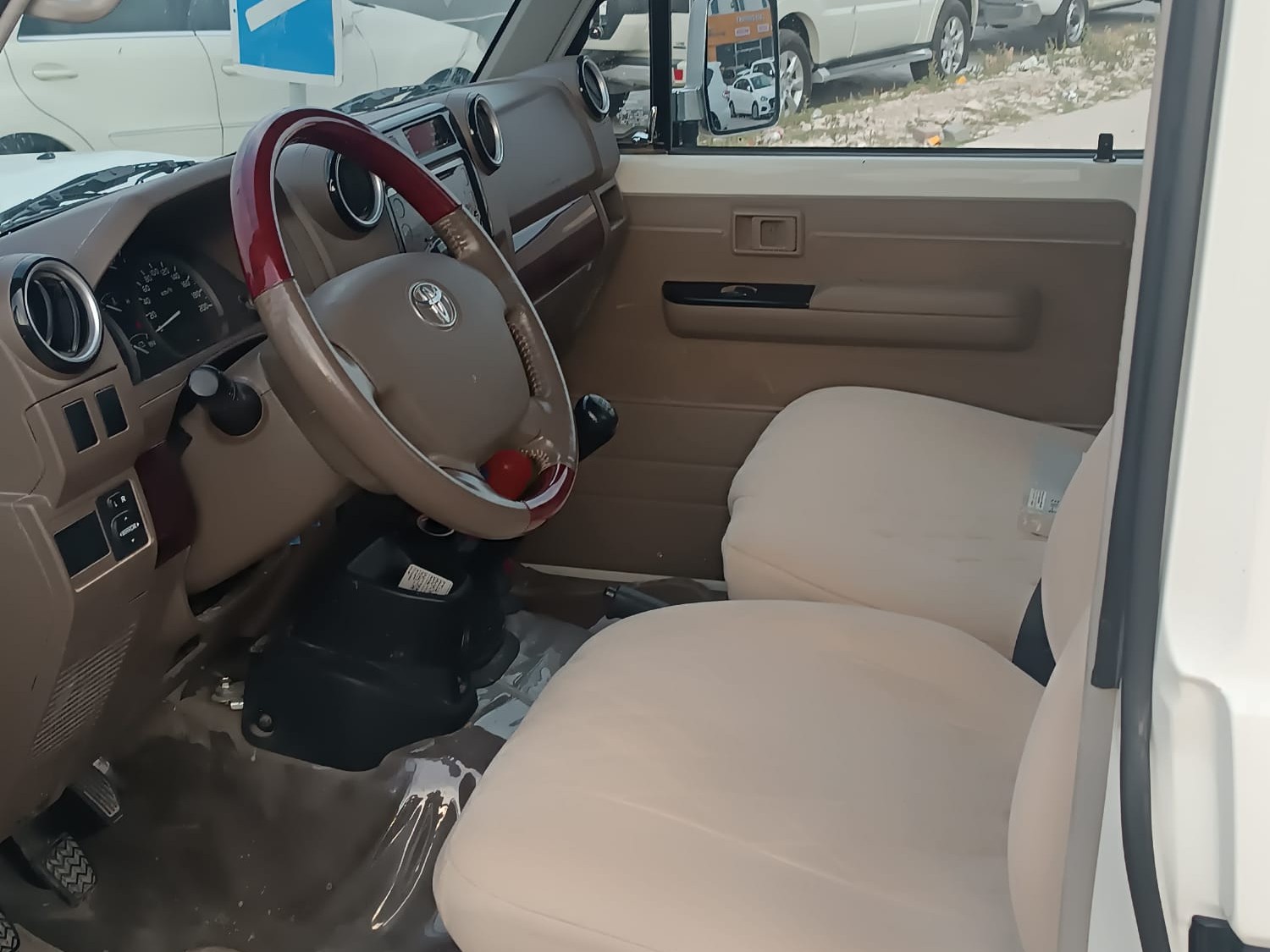 Toyota Land Cruiser LX 2023 - Image 2