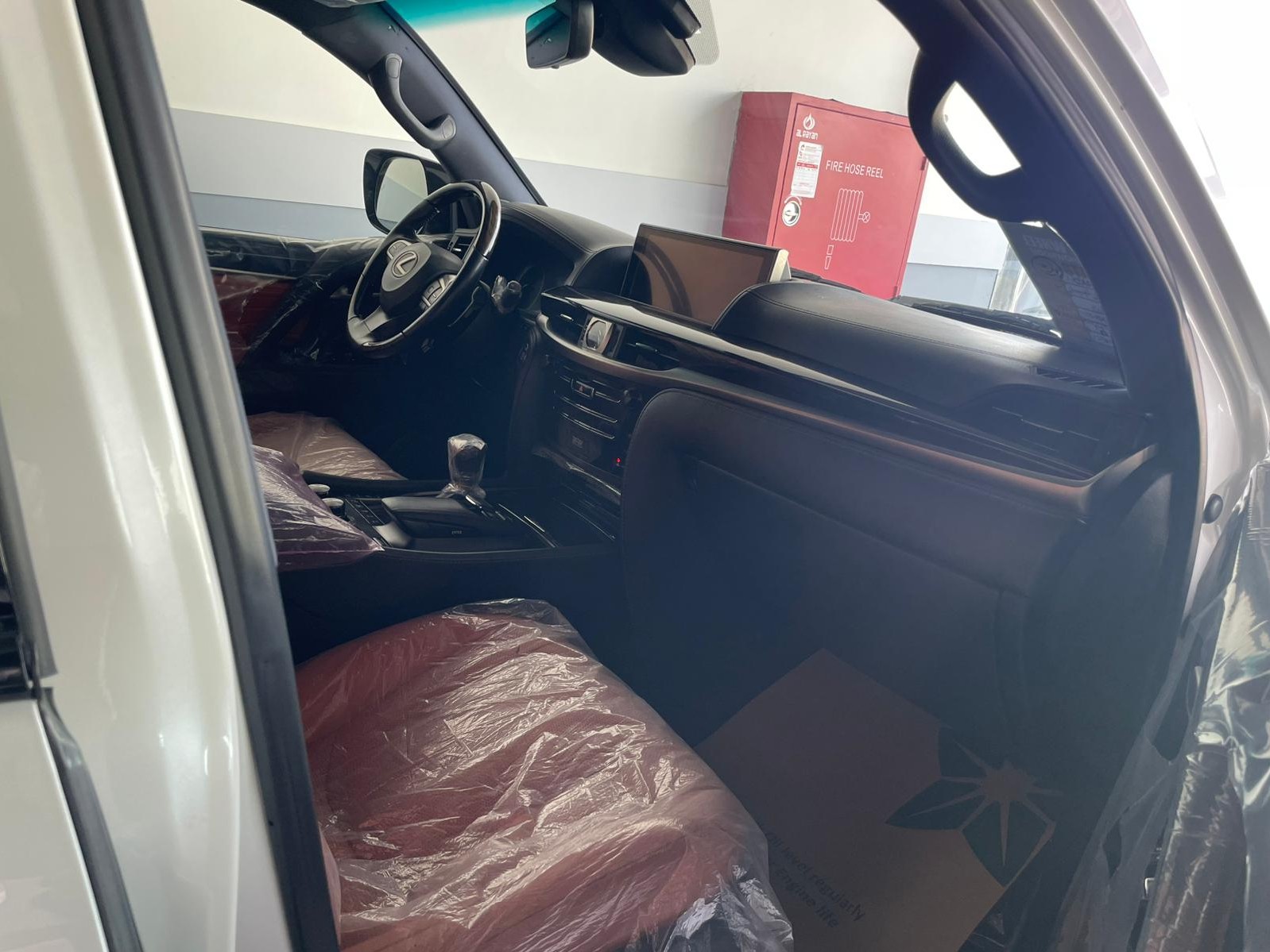 Lexus LX 570 S Black Edition 2019 - Image 3