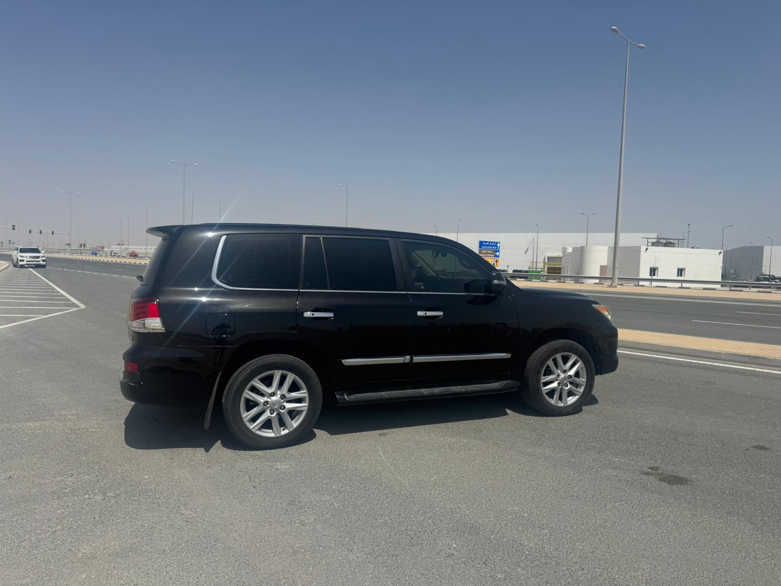 Lexus LX 570 2013 - Image 2