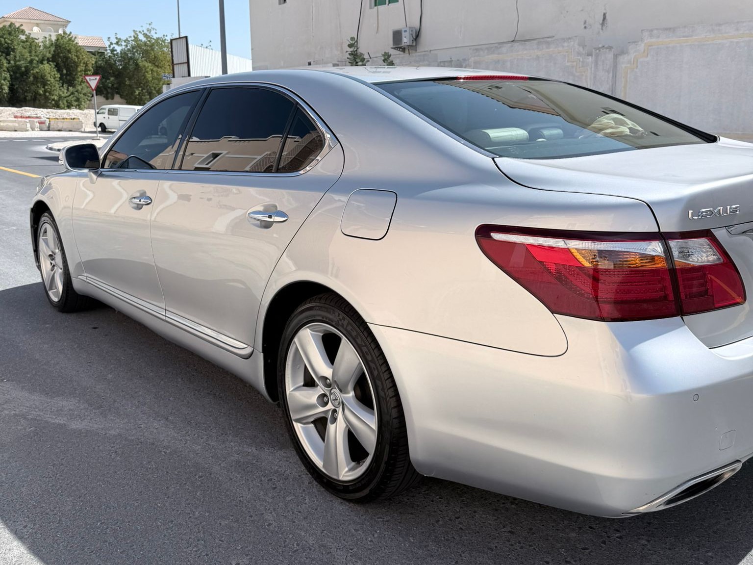 Lexus LS 460 L 2010 - Image 3