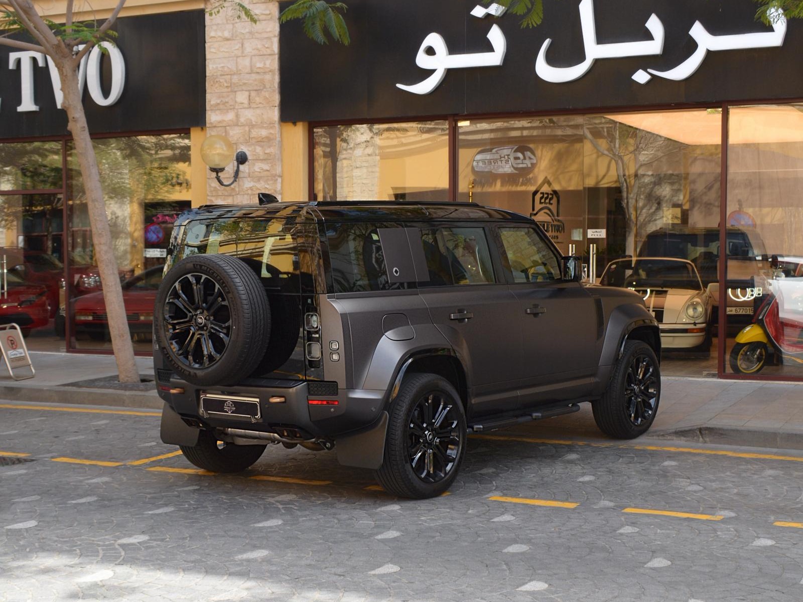 Land Rover Defender OCTA 2025 - Image 2