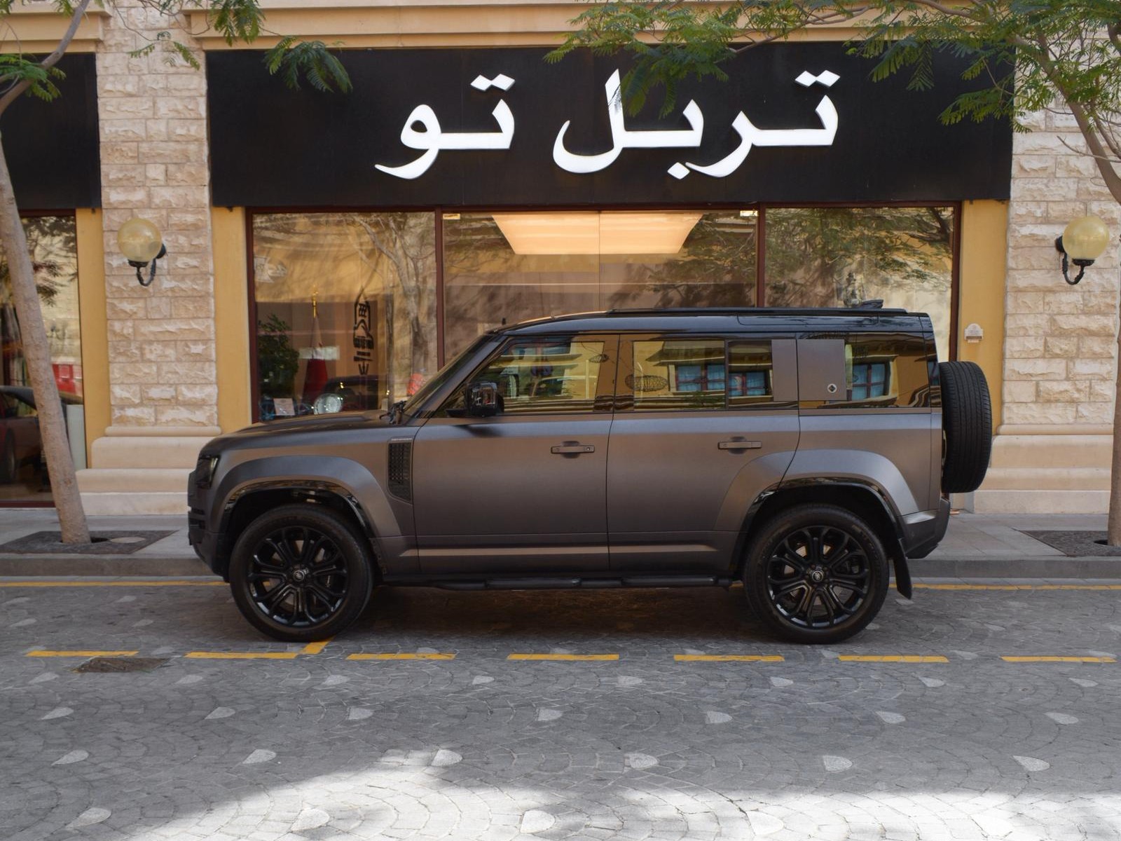 Land Rover Defender OCTA 2025 - Image 3