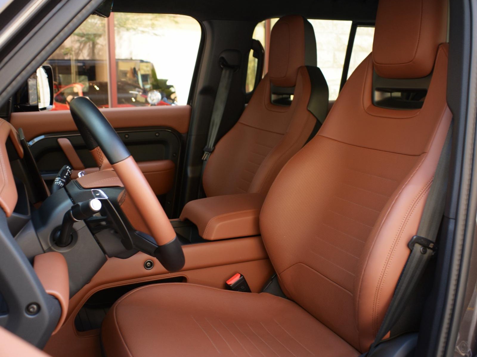 Land Rover Defender OCTA 2025 - Image 4