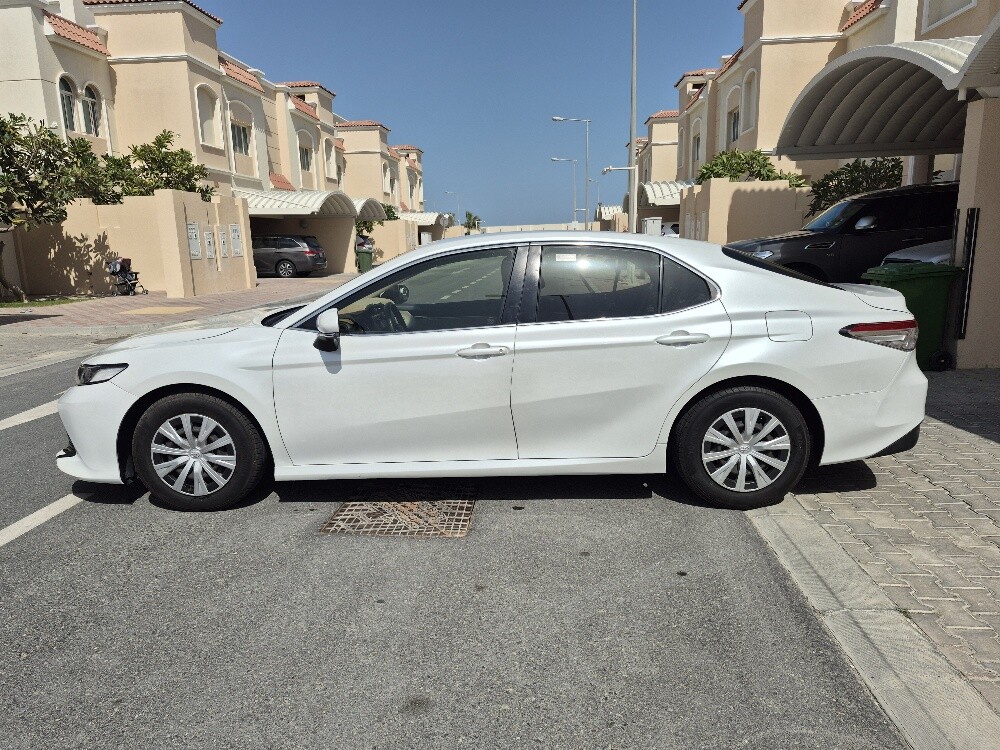 Toyota Camry LE 2020 - Image 2