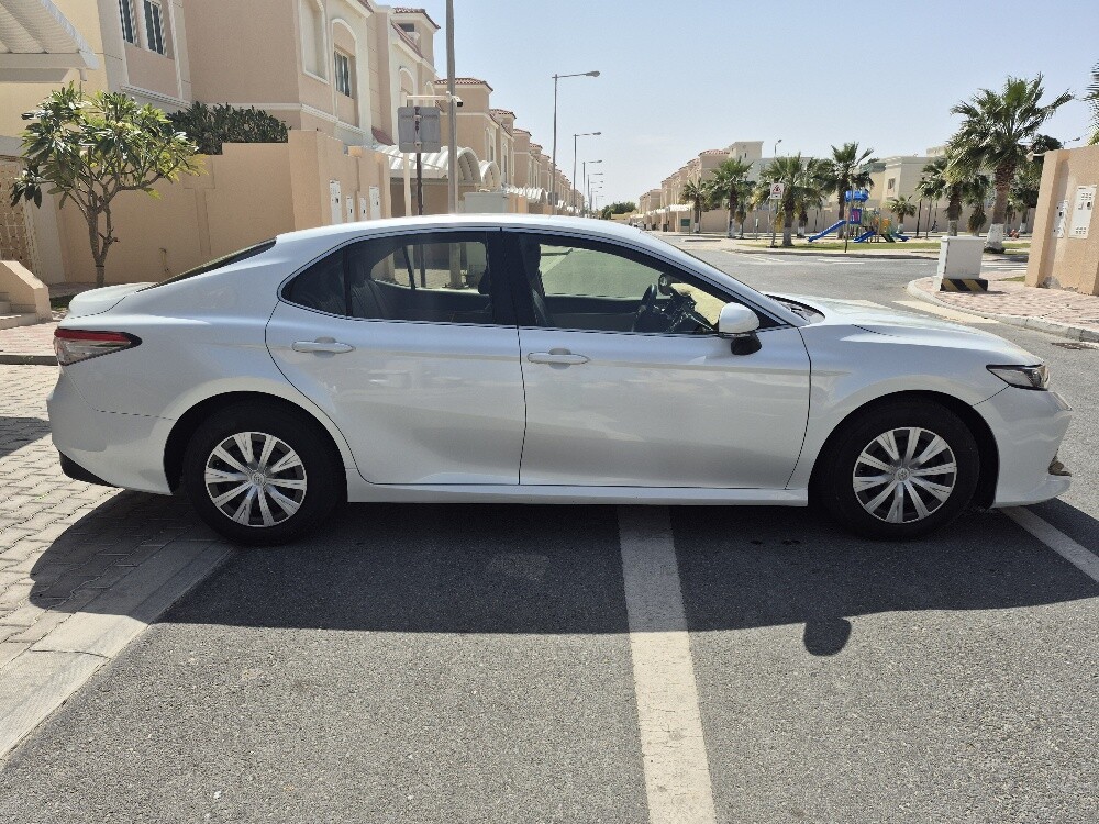 Toyota Camry LE 2020 - Image 3