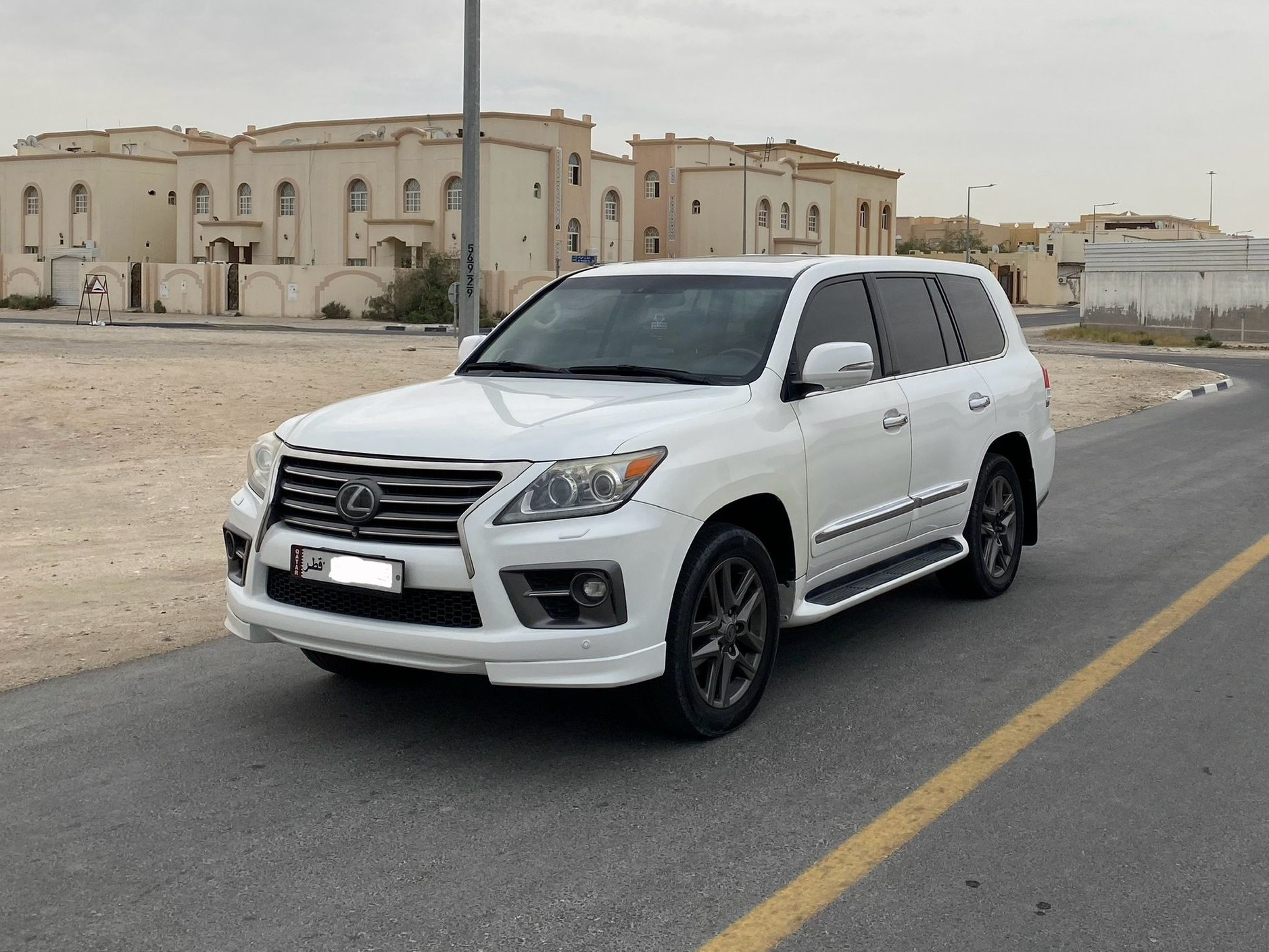 Lexus LX 570 2014 - Image 1