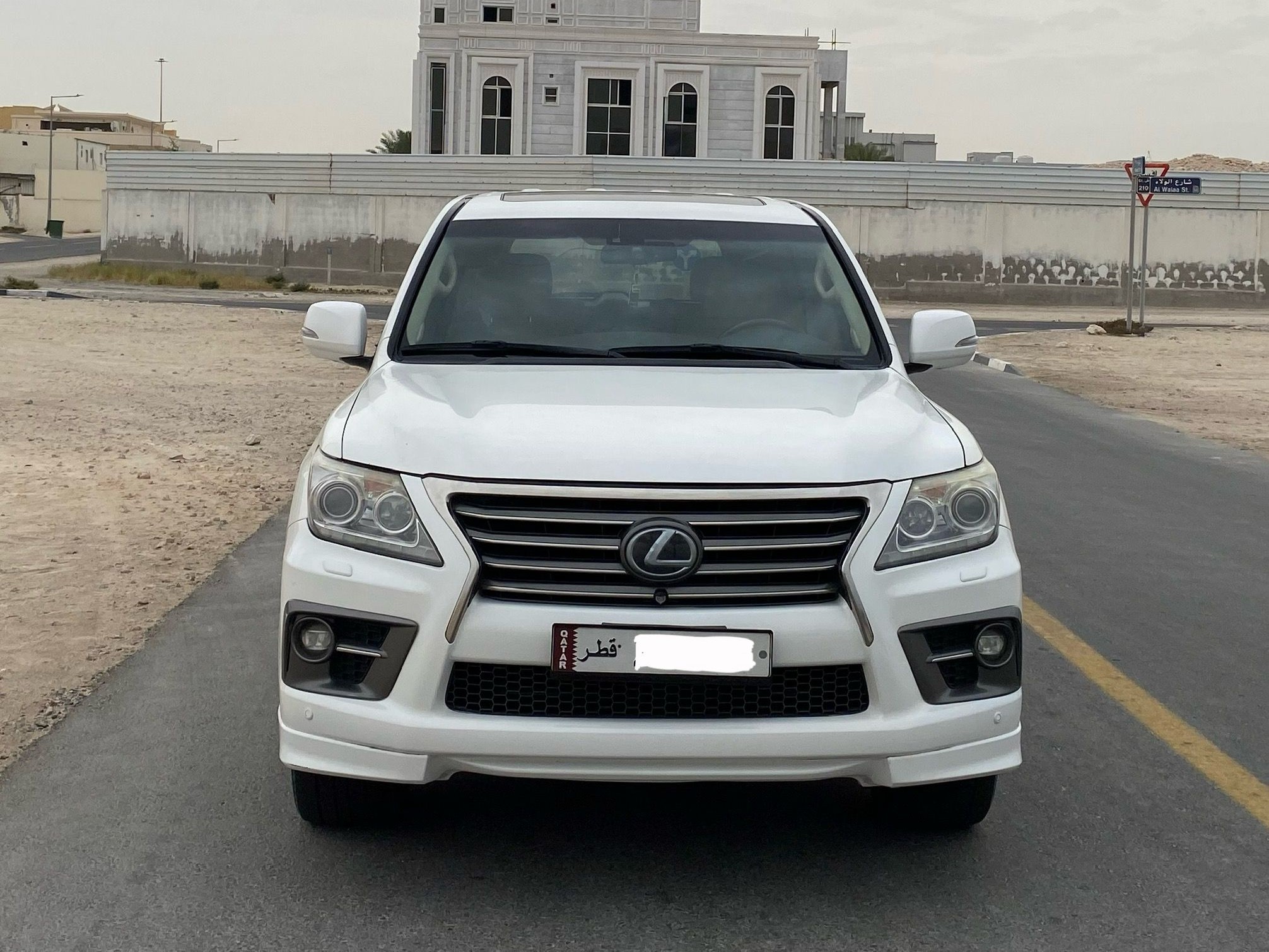 Lexus LX 570 2014 - Image 2