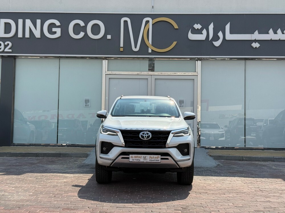 Toyota Fortuner V6 2025 - Image 2