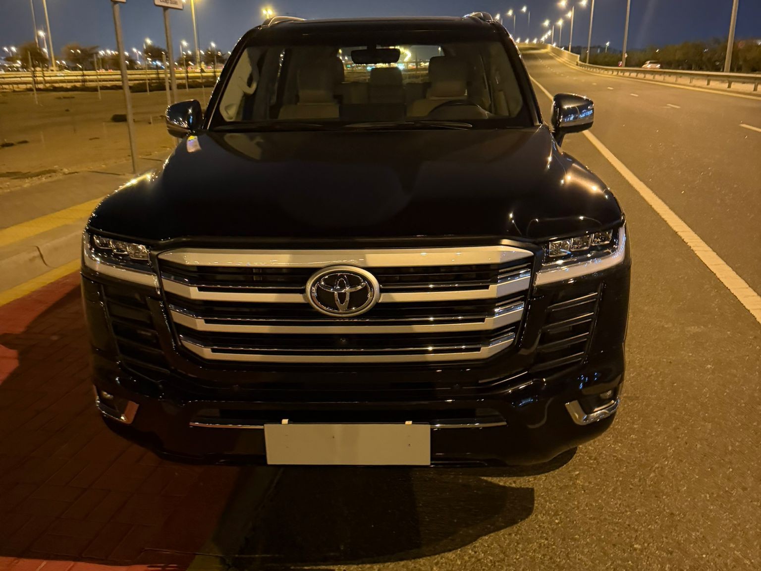Toyota Land Cruiser VX 2023