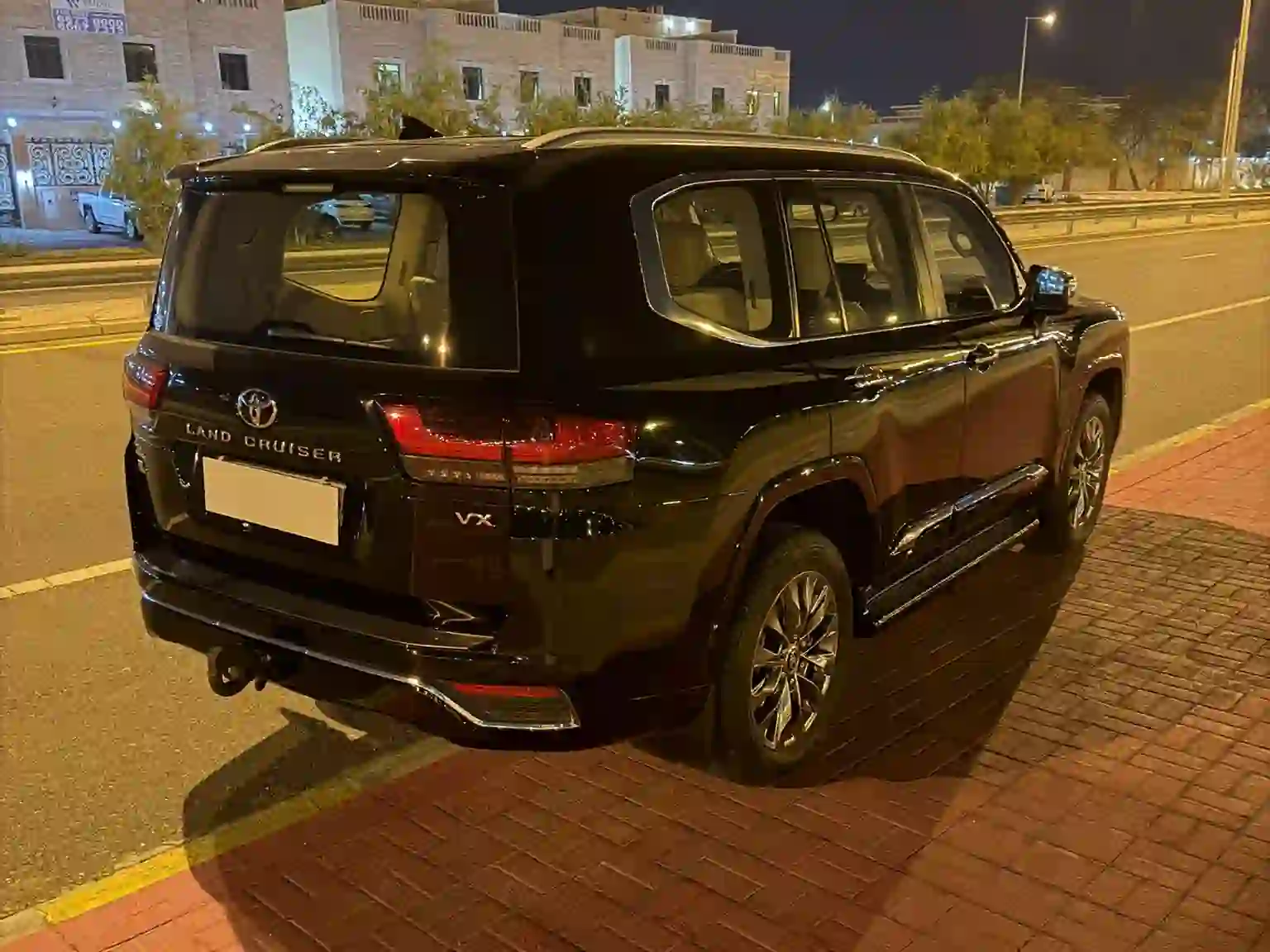 Toyota Land Cruiser VX 2023 - Image 4