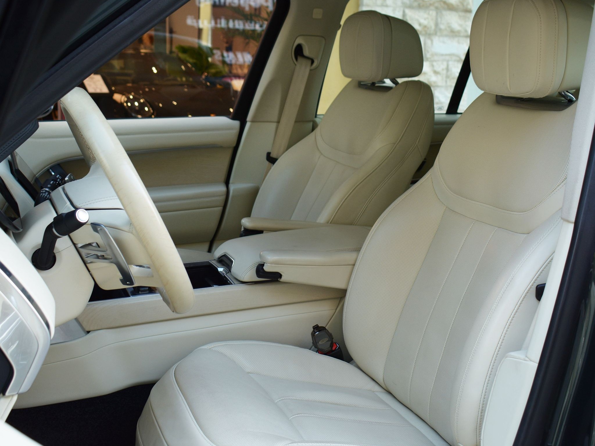 Land Rover Range Rover HSE 2023 - Image 3