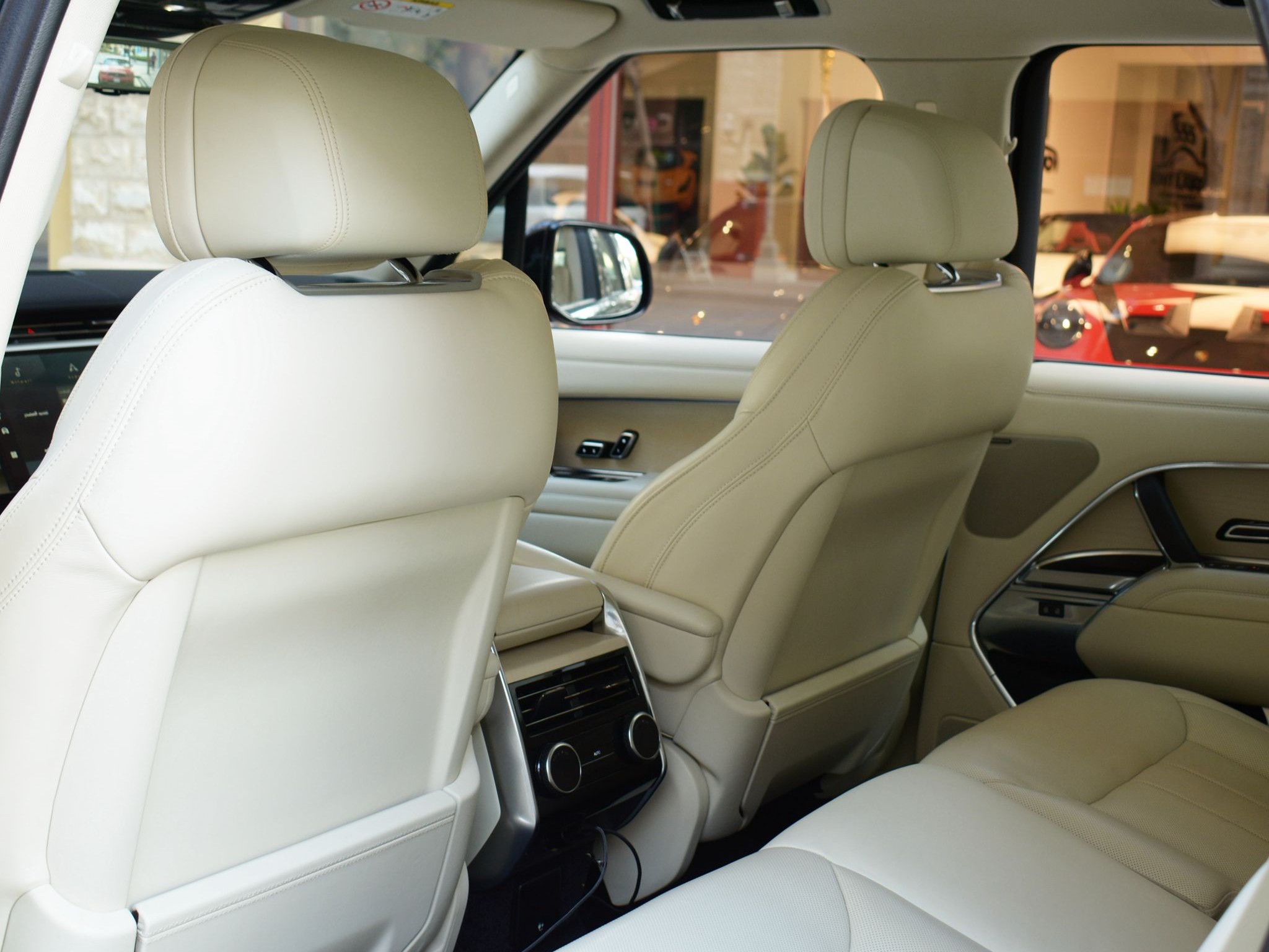 Land Rover Range Rover HSE 2023 - Image 4