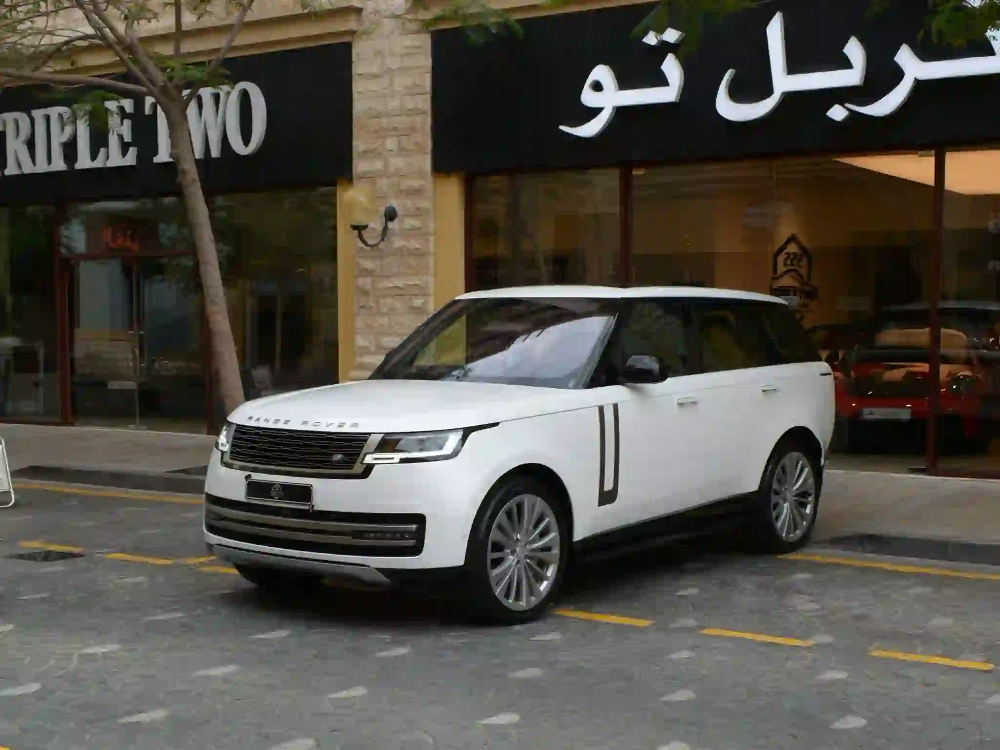 Land Rover Range Rover HSE 2023 - Image 3