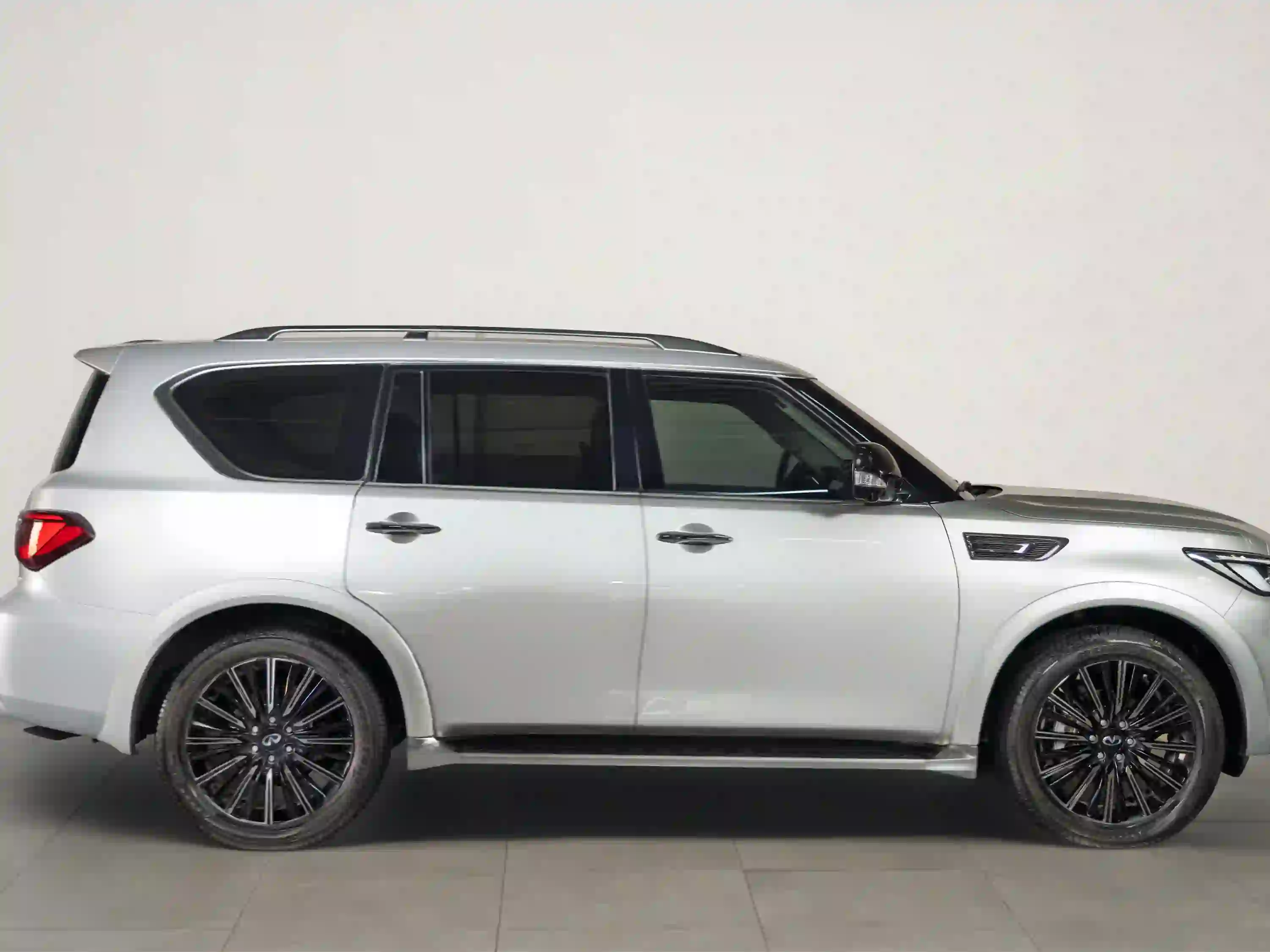 Infiniti QX 80 2023 - Image 3
