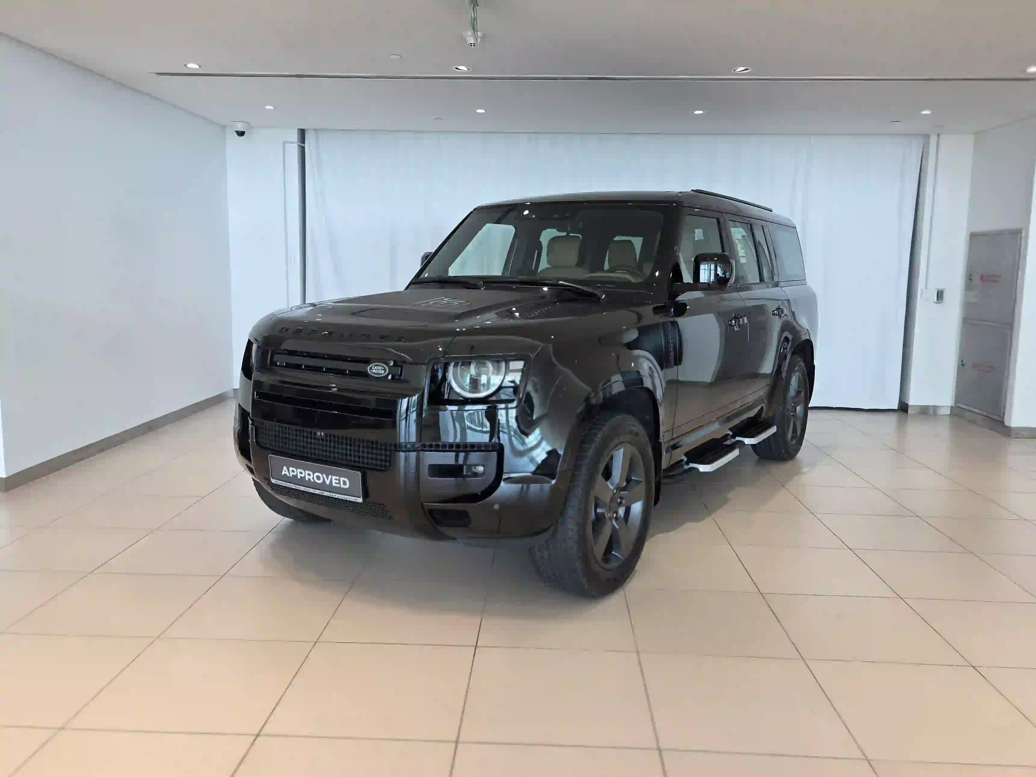 Land Rover Defender 130 3.0i6 SE 2026 - Image 1