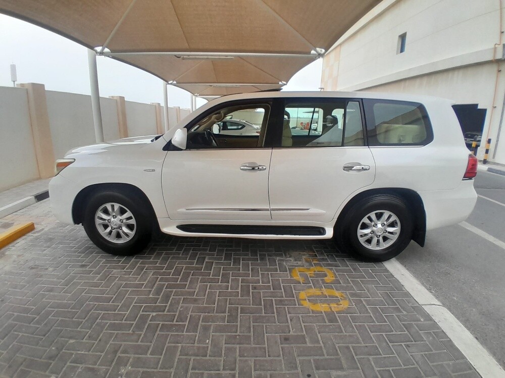 Lexus LX 570 S 2009 - Image 2