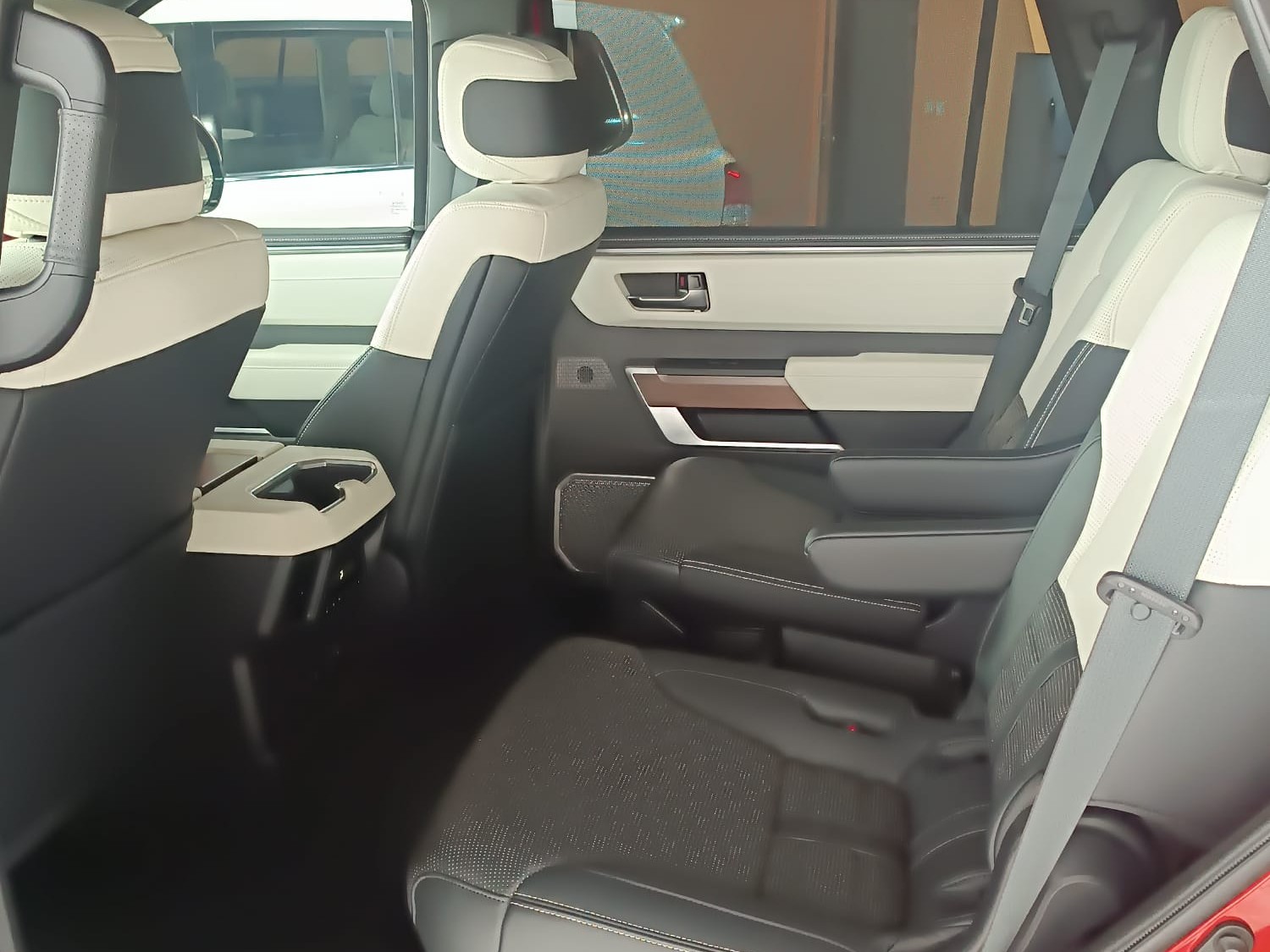 Toyota Sequoia 2023 - Image 2