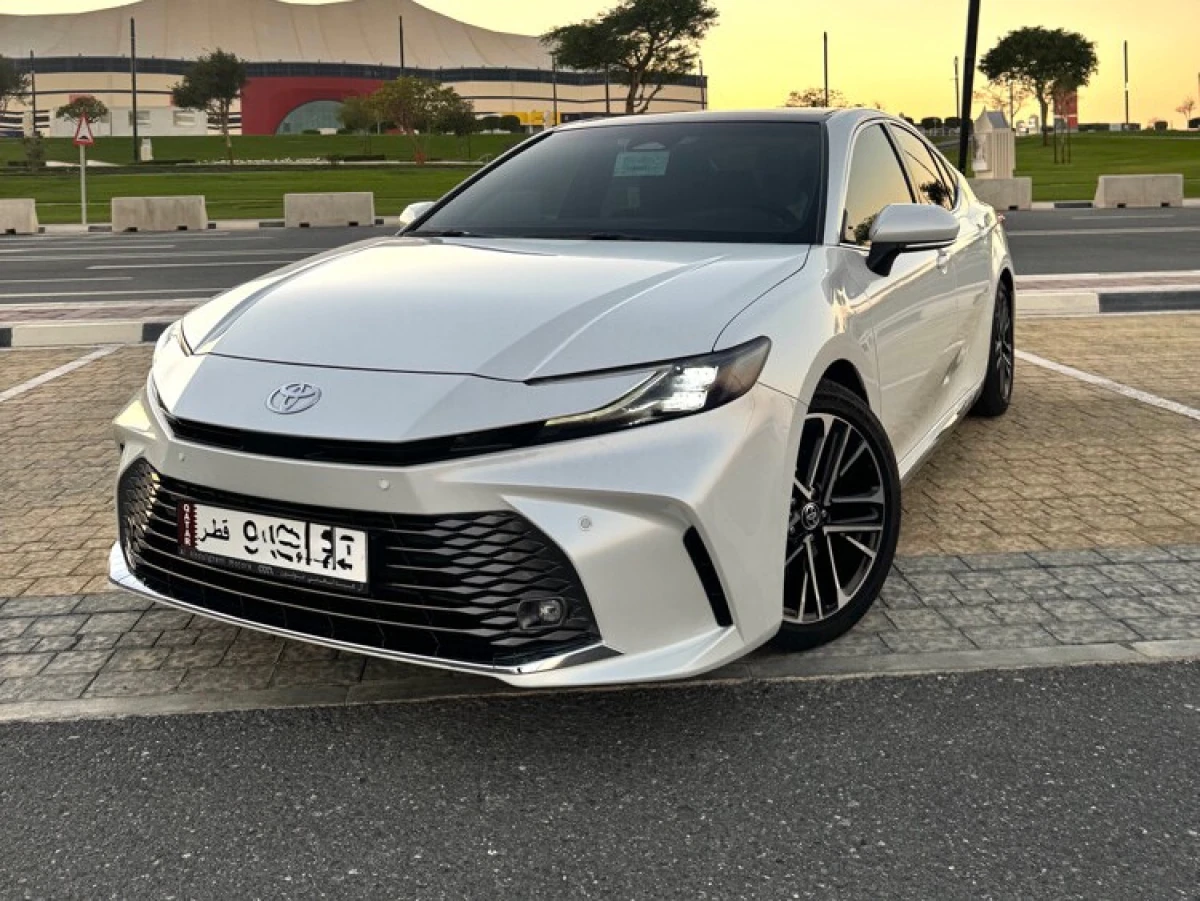 Toyota Camry GLE 2025