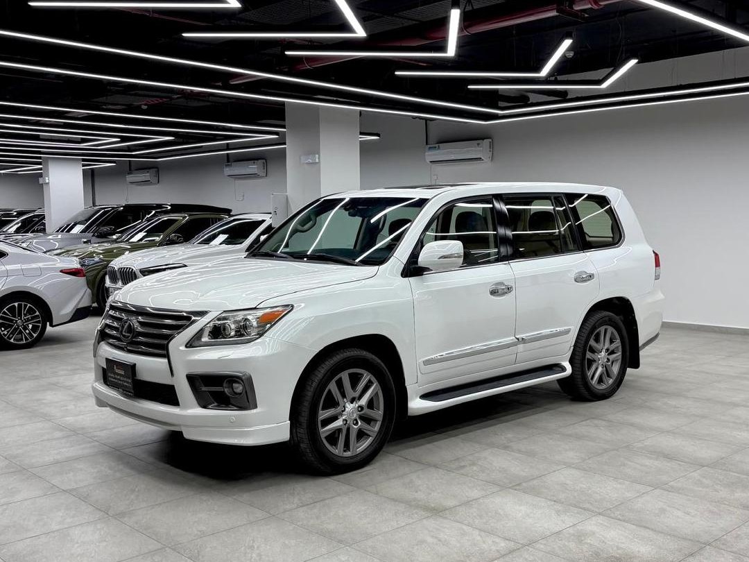 Lexus LX 570 S 2015 - Image 2