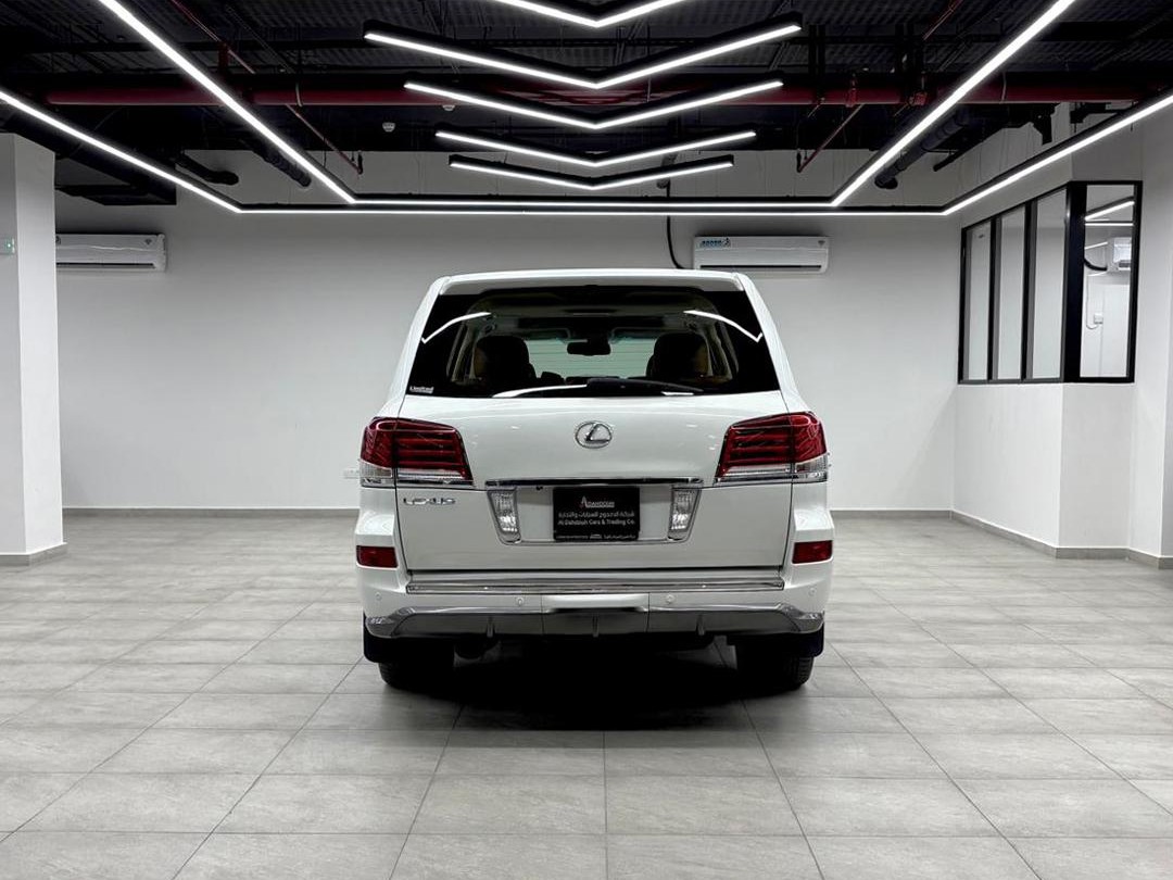 Lexus LX 570 S 2015 - Image 4