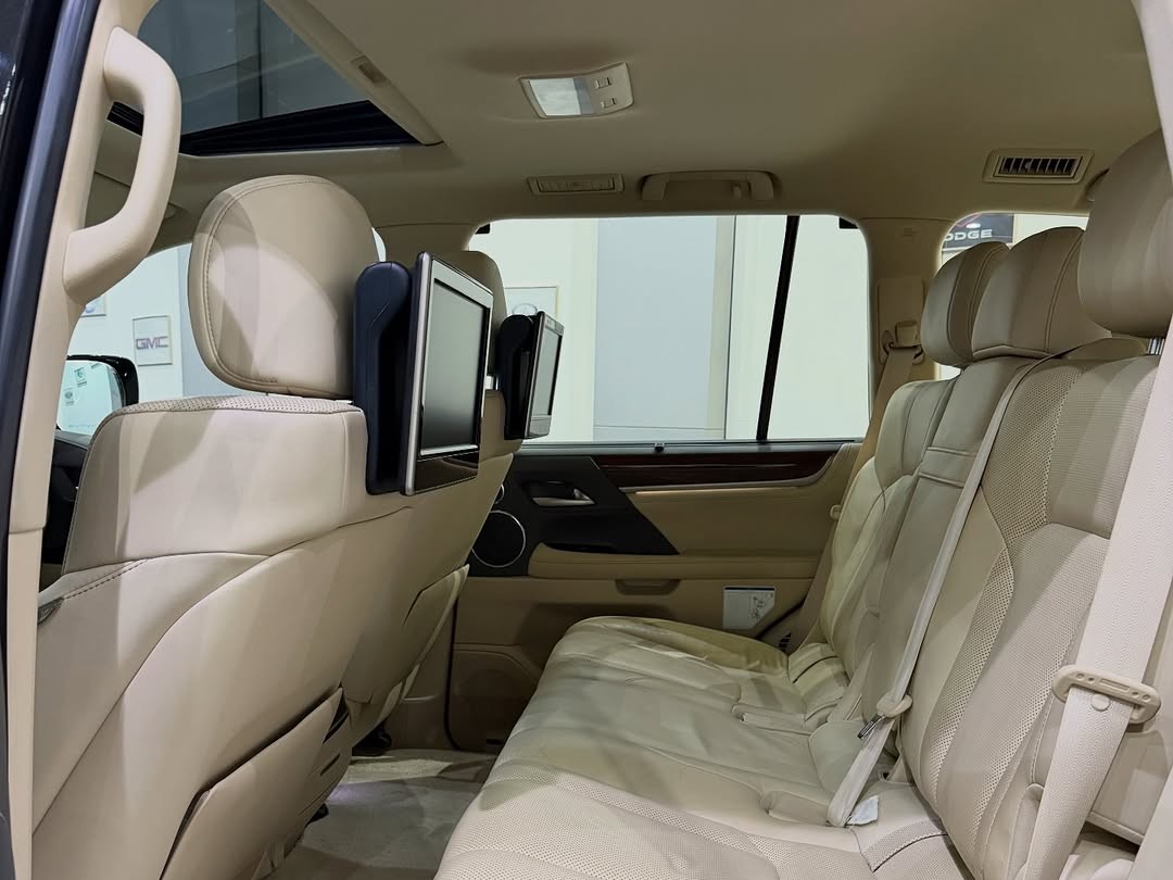 Lexus LX 570 S 2017 - Image 2
