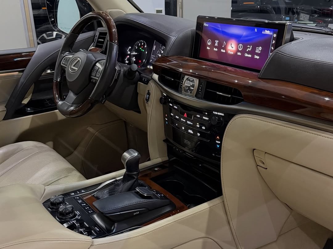 Lexus LX 570 S 2017 - Image 3