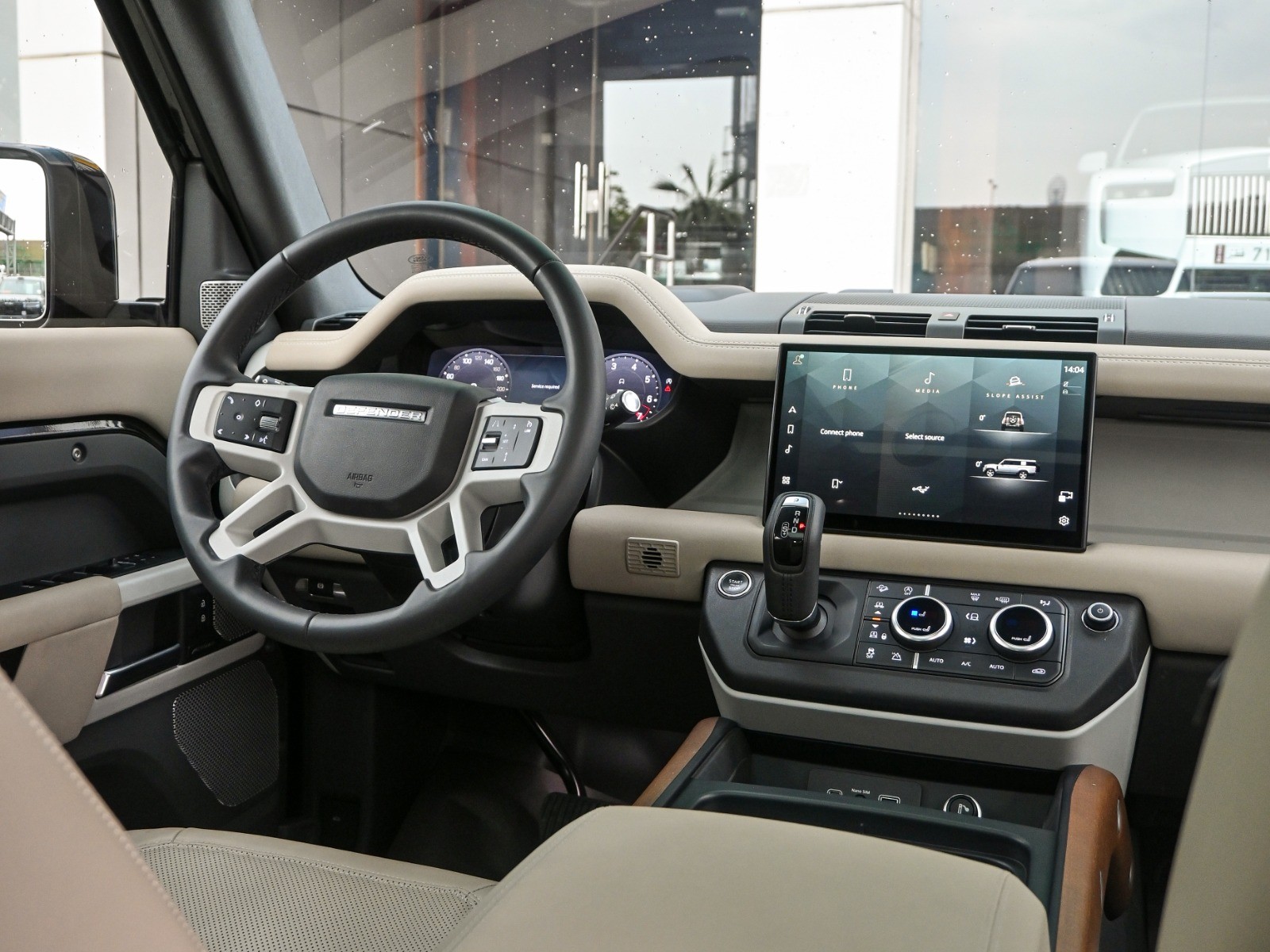 Land Rover Defender 130 HSE 2023 - Image 3