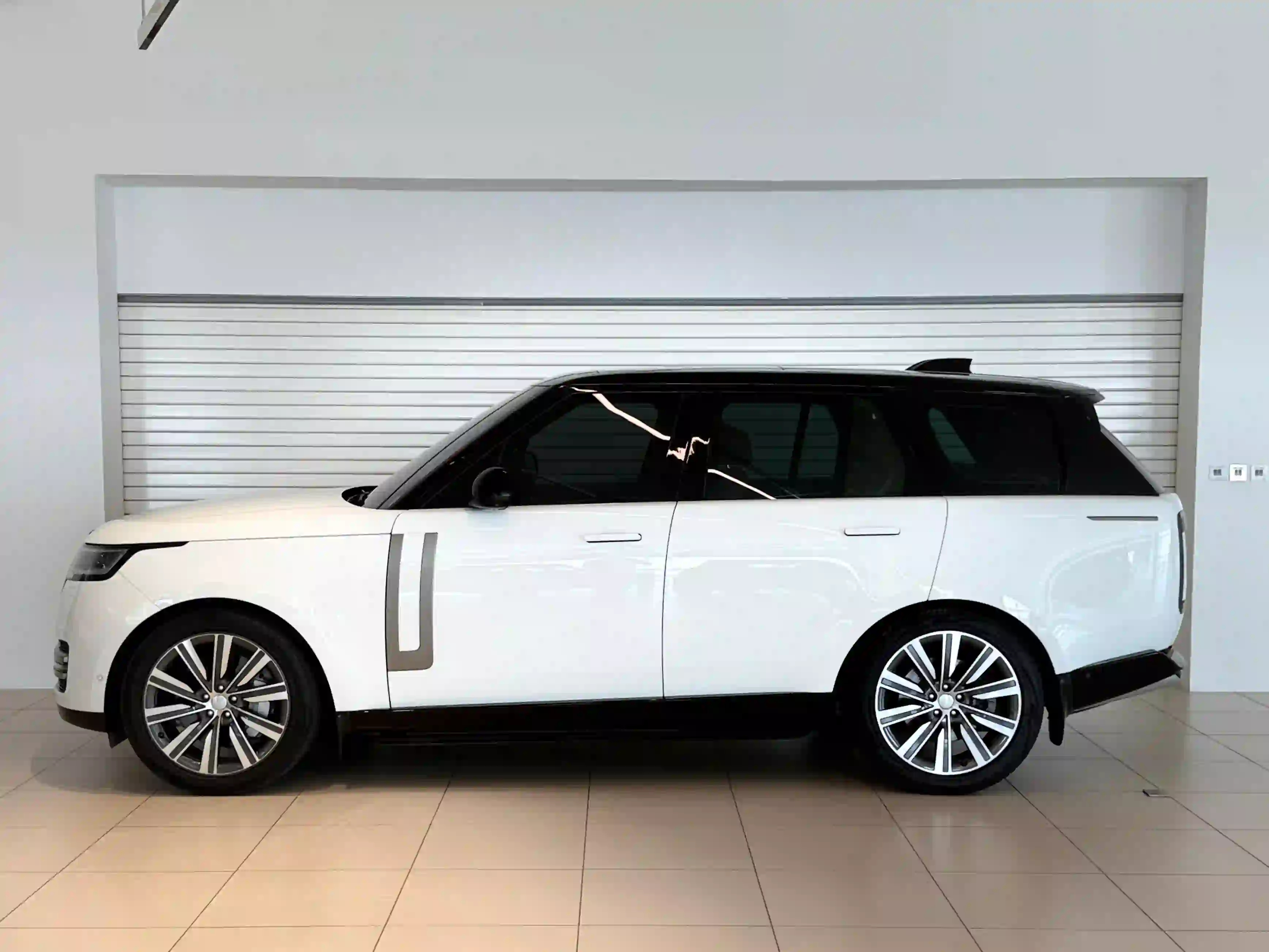 Land Rover Range Rover Vogue HSE 2023 - Image 4