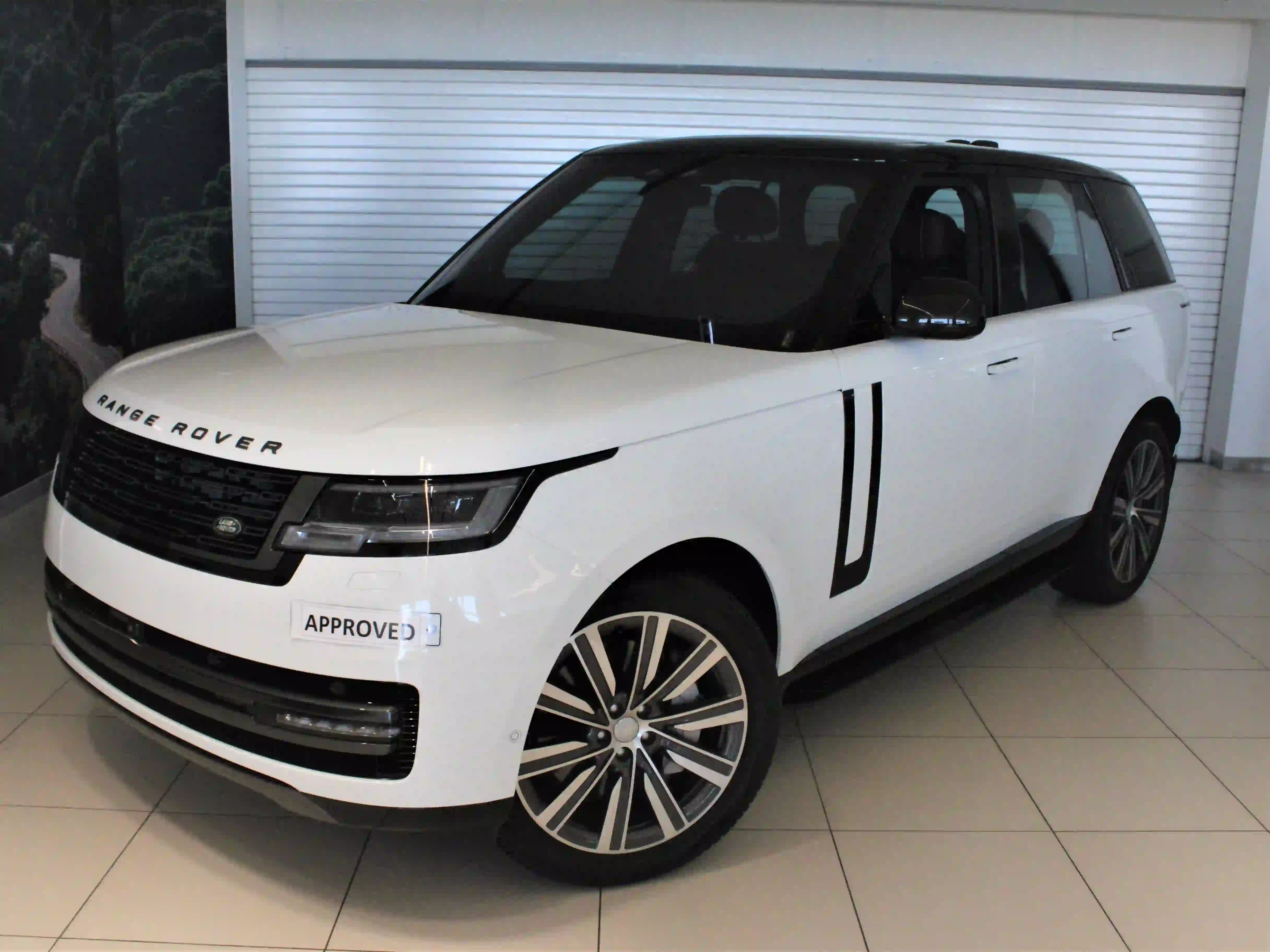 Land Rover Range Rover Vogue HSE 2023 - Image 2
