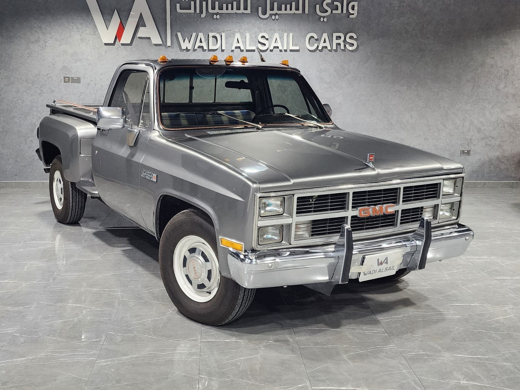 GMC Sierra Classic  1983 - Image 1