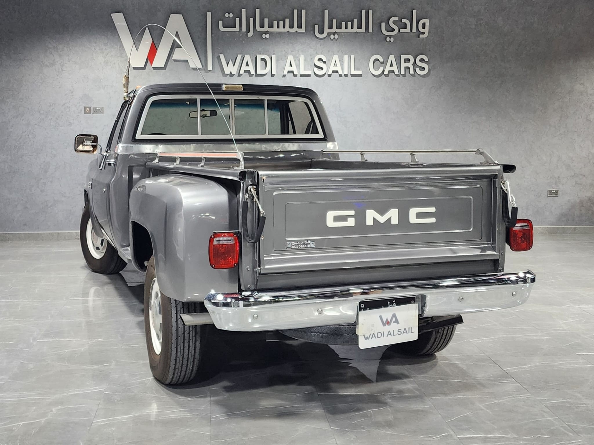 GMC Sierra Classic  1983 - Image 2
