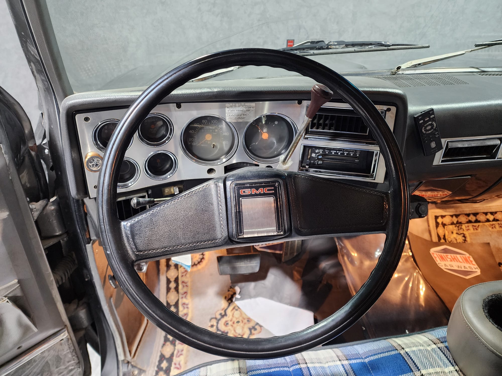 GMC Sierra Classic  1983 - Image 3