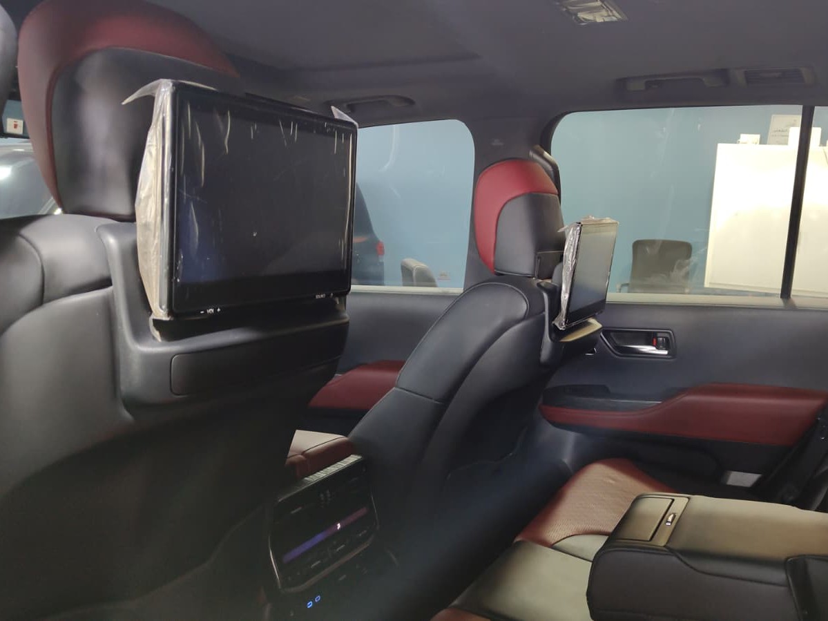 Lexus LX 600  F-Sport 2024 - Image 3