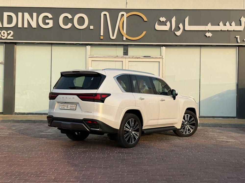 Lexus LX 600 Luxury  2025 - Image 4