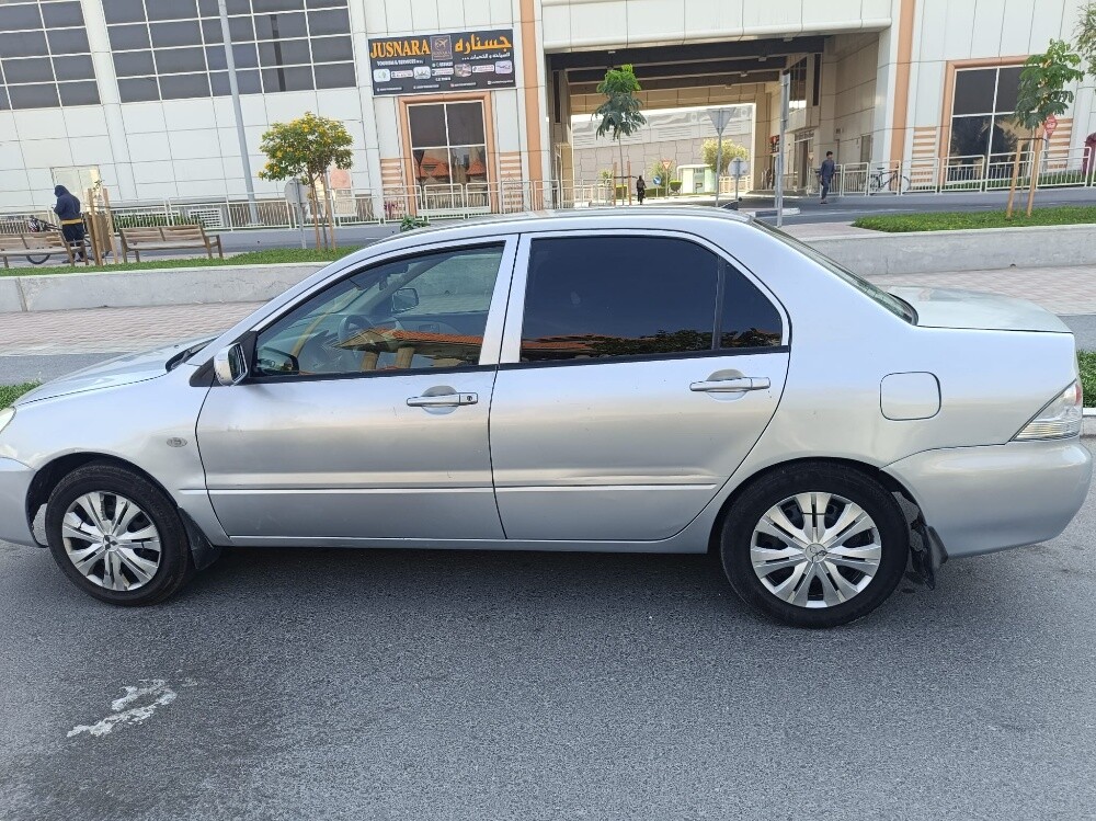 Mitsubishi Lancer 2013 - Image 2