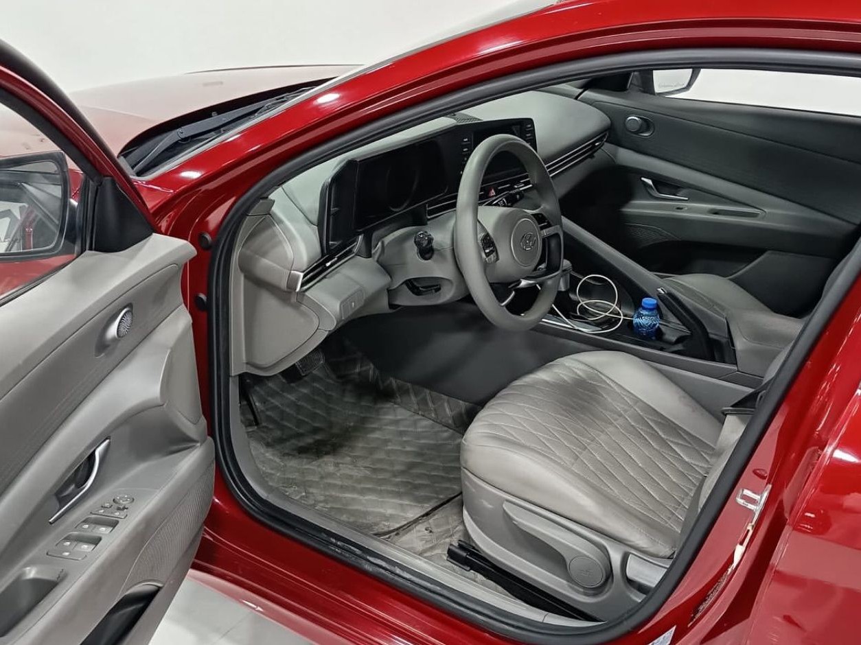 Hyundai Elantra 2022 - Image 2