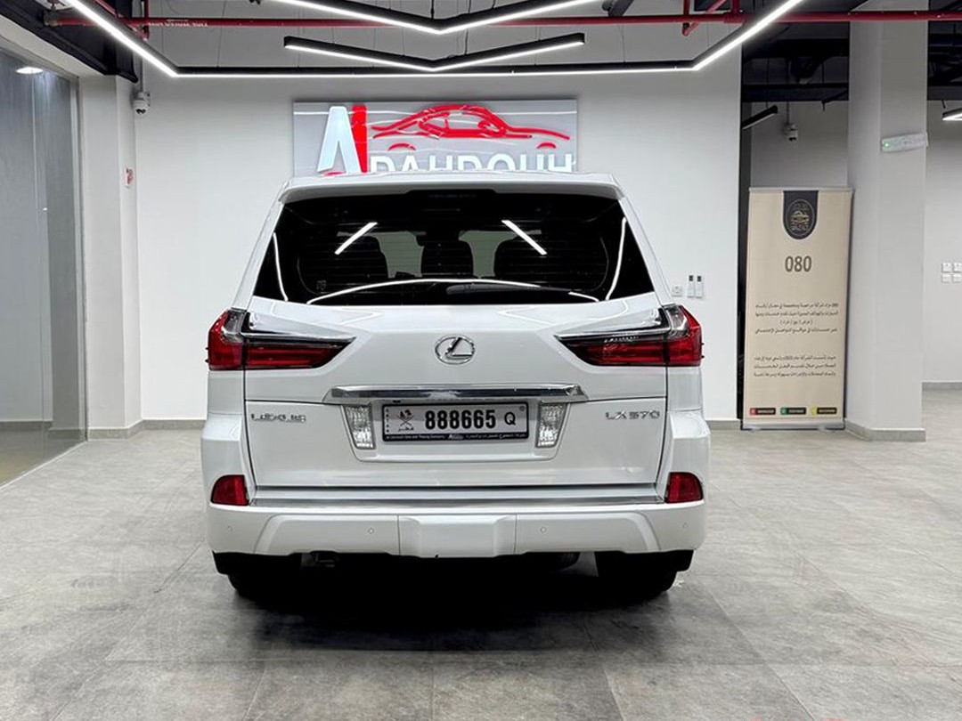 Lexus LX 570 2017 - Image 2