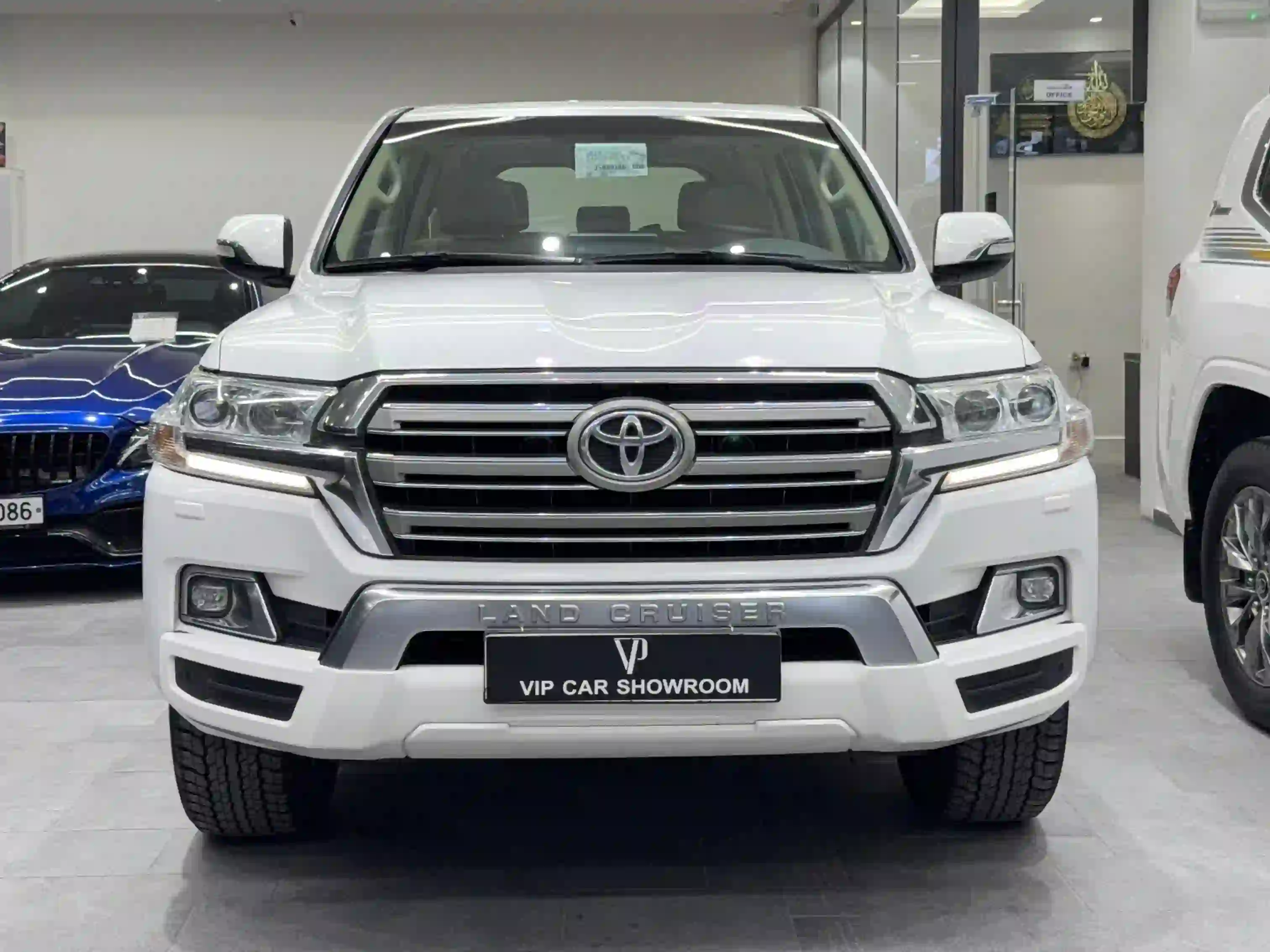 Toyota Land Cruiser GXR v8 2018 - Image 2