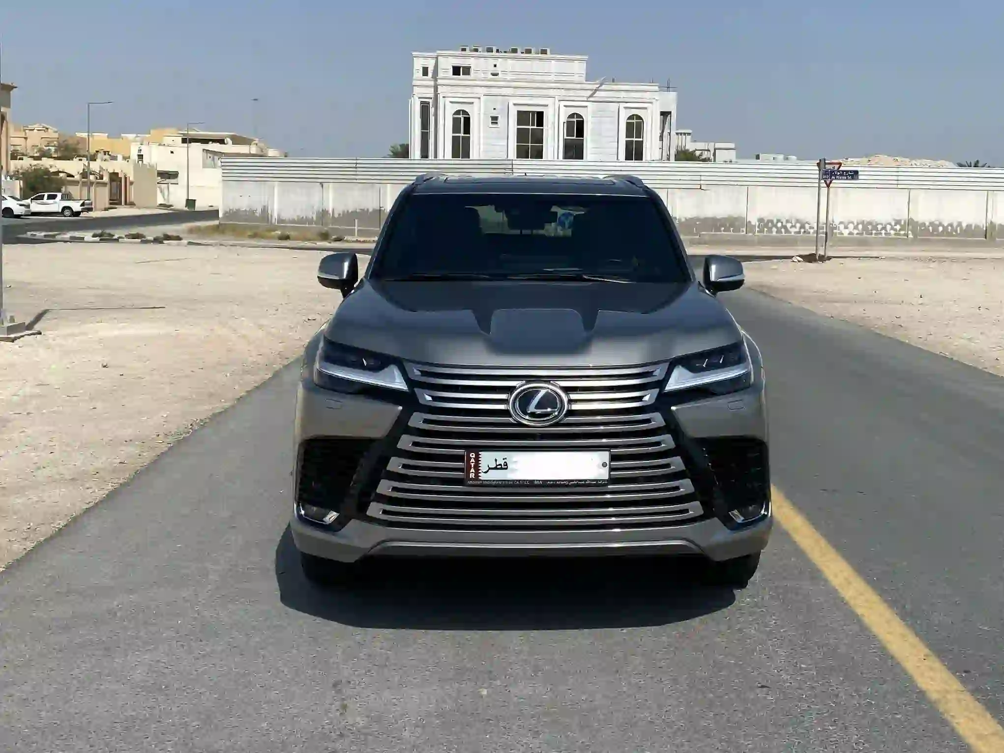 Lexus LX 600 Luxury  2023 - Image 2