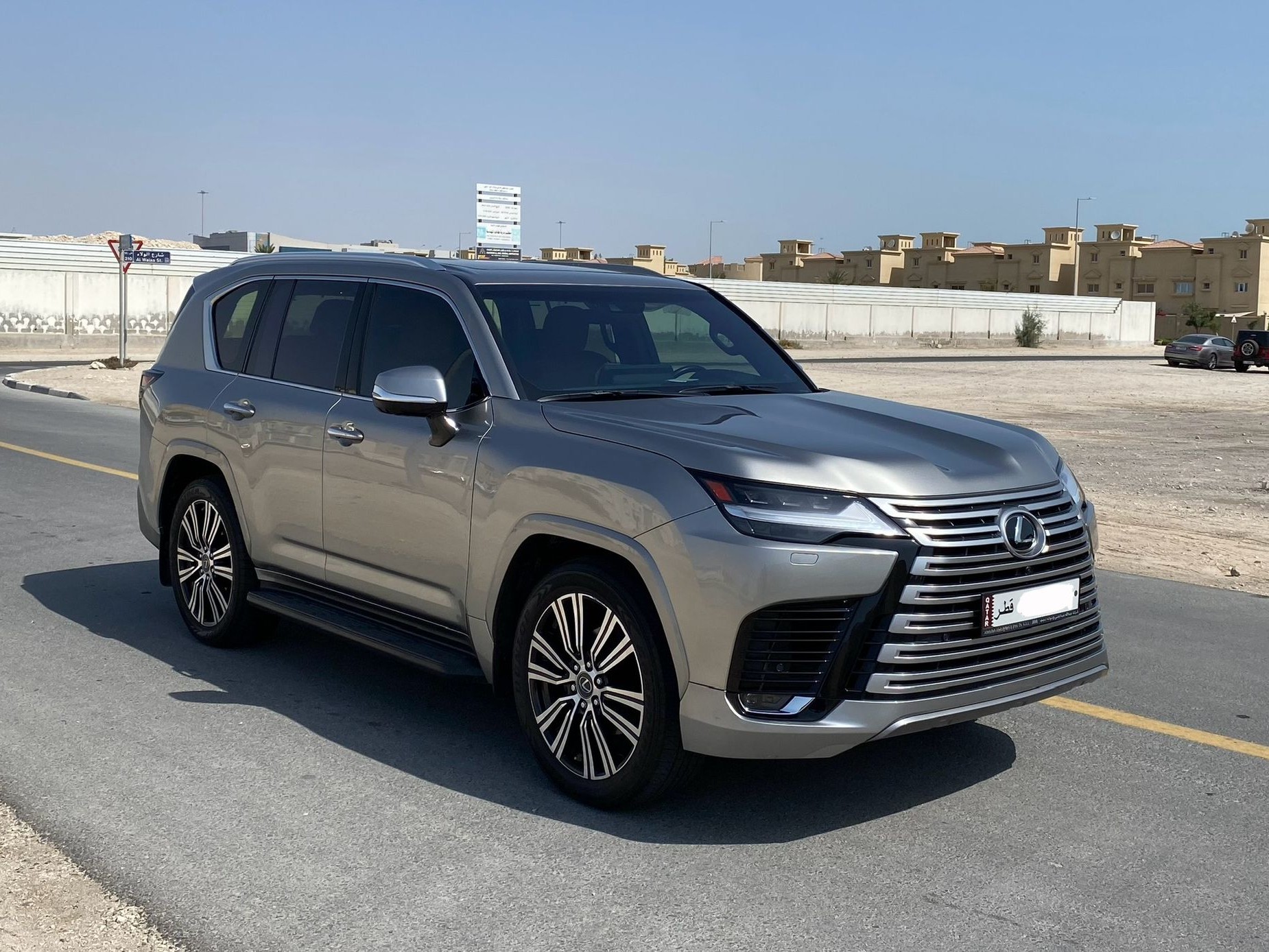 Lexus LX 600 Luxury  2023 - Image 3