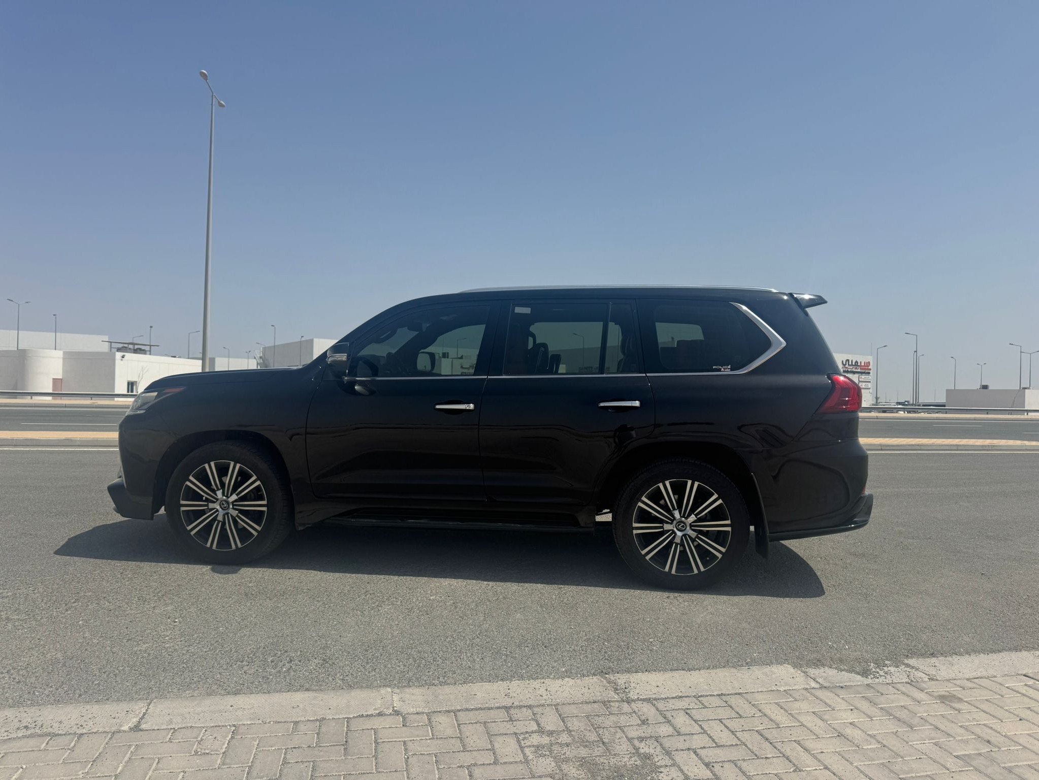 Lexus LX 570 2016 - Image 4
