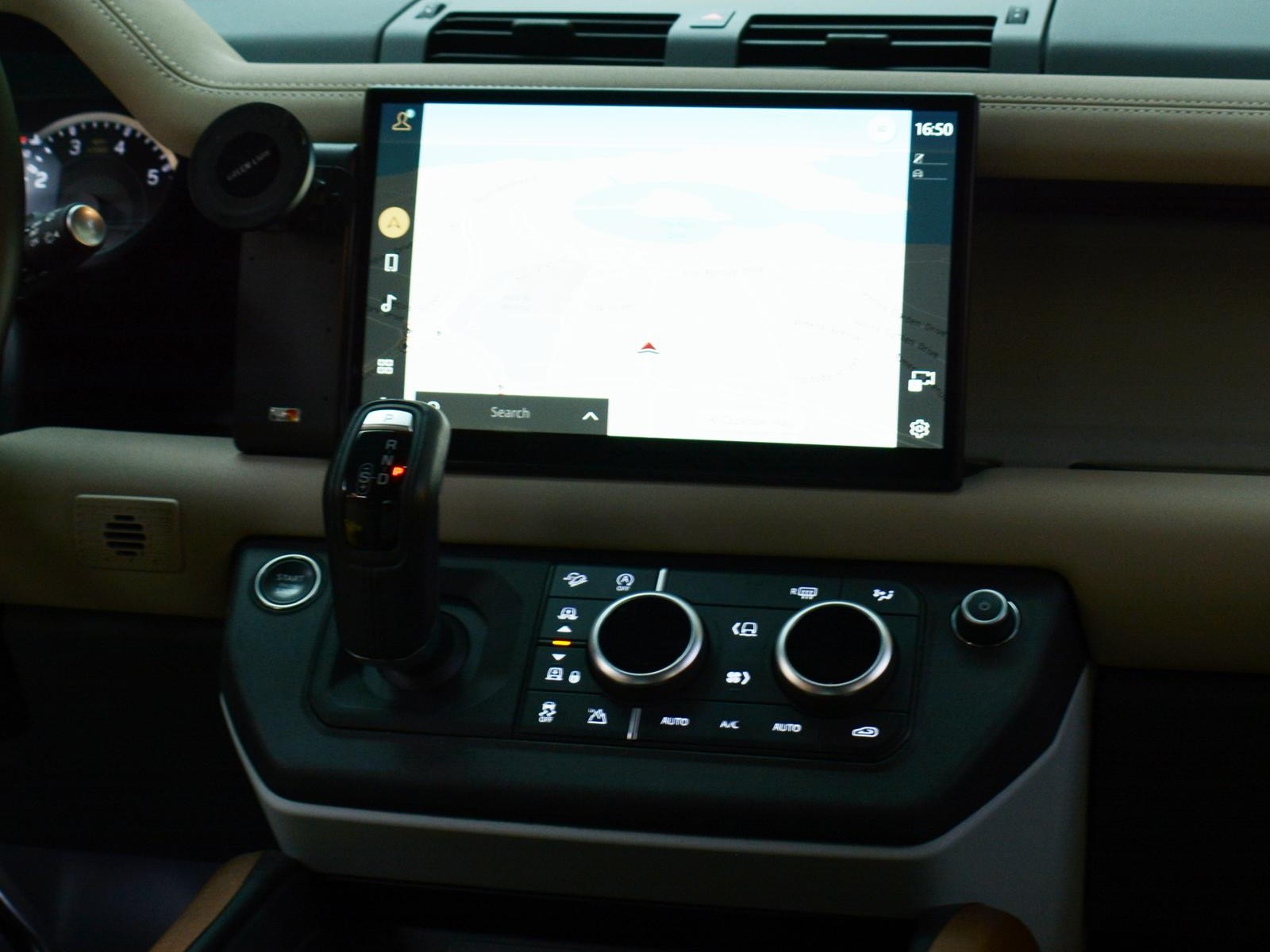 Land Rover Defender 110 SE 2023 - Image 2