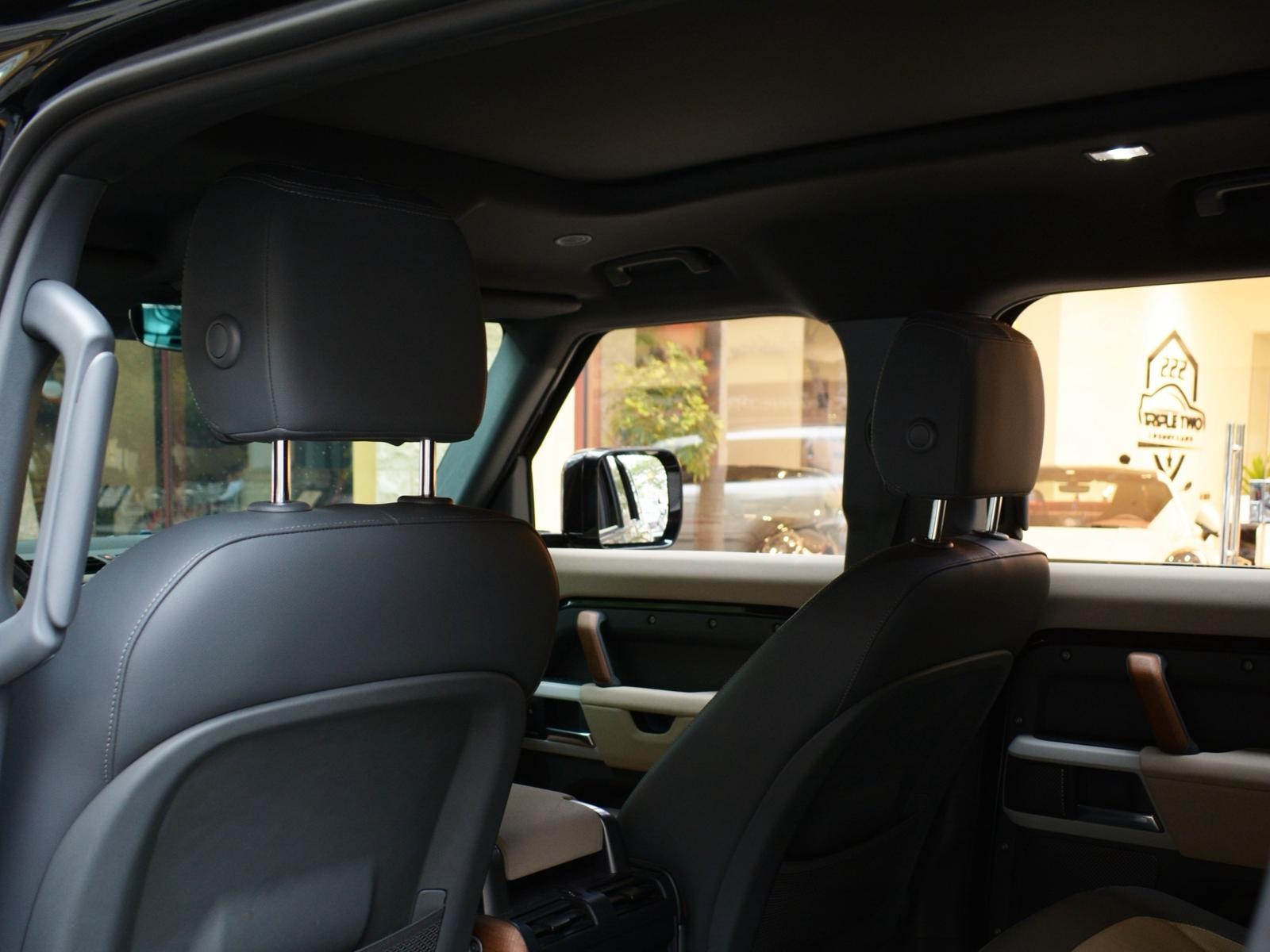 Land Rover Defender 110 SE 2023 - Image 3