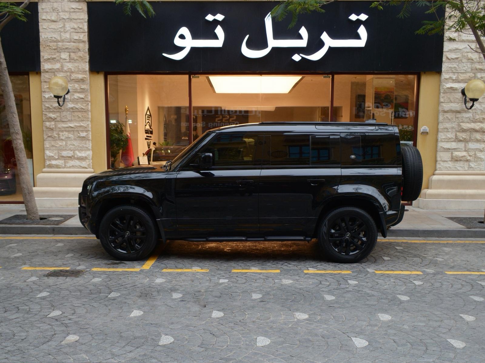 Land Rover Defender 110 SE 2023 - Image 4